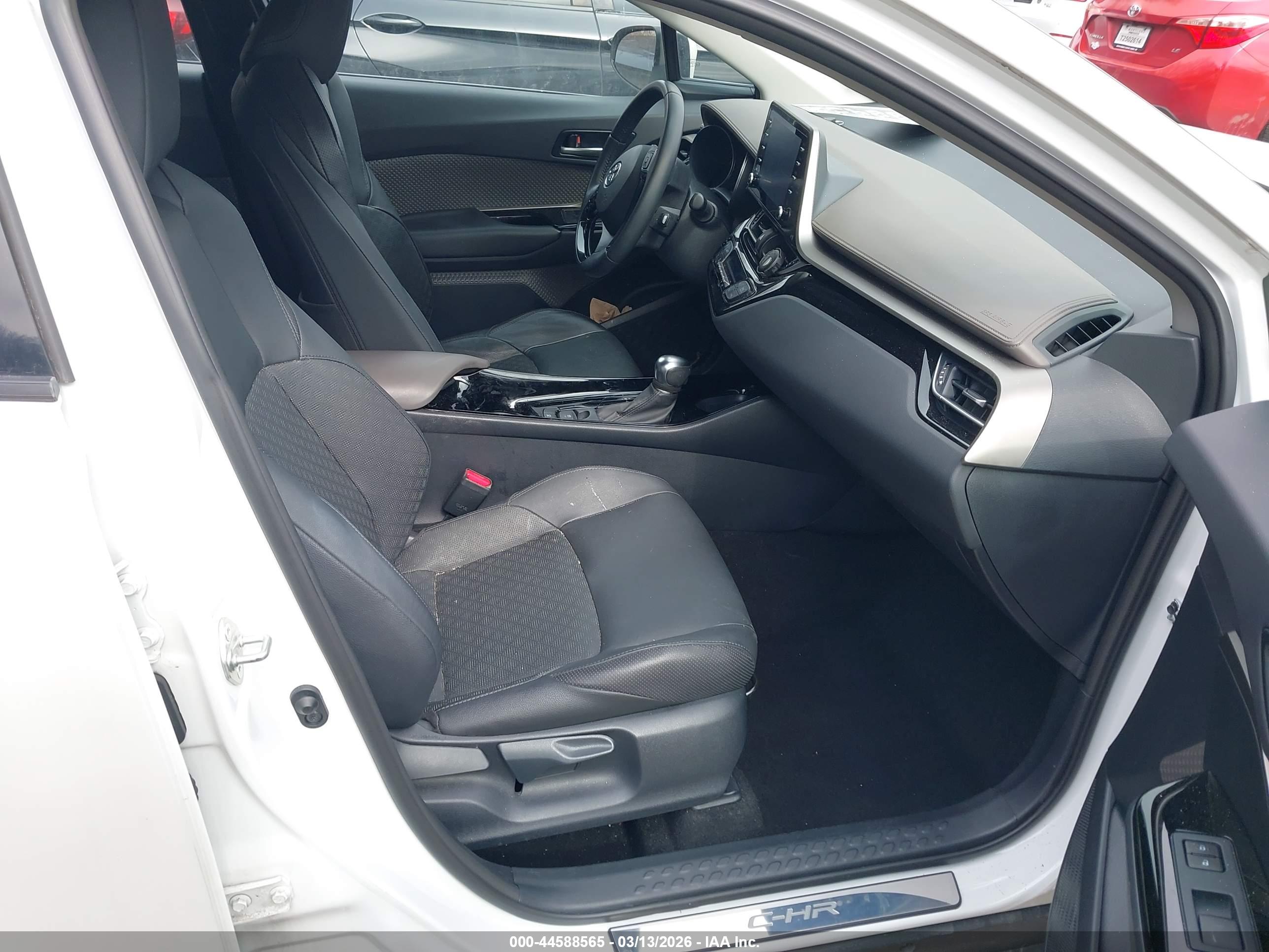 TOYOTA C-HR image 5