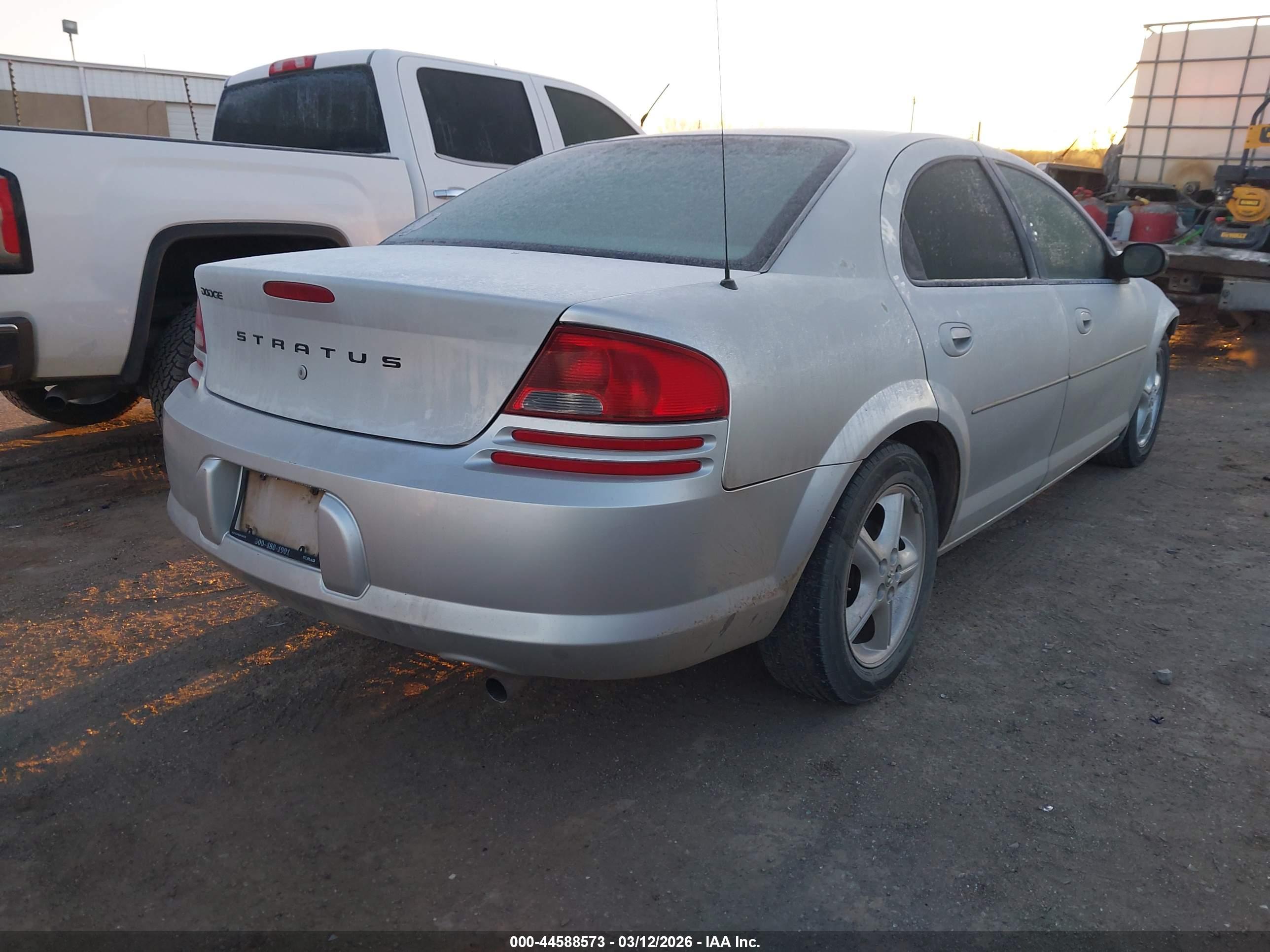 DODGE STRATUS image 4