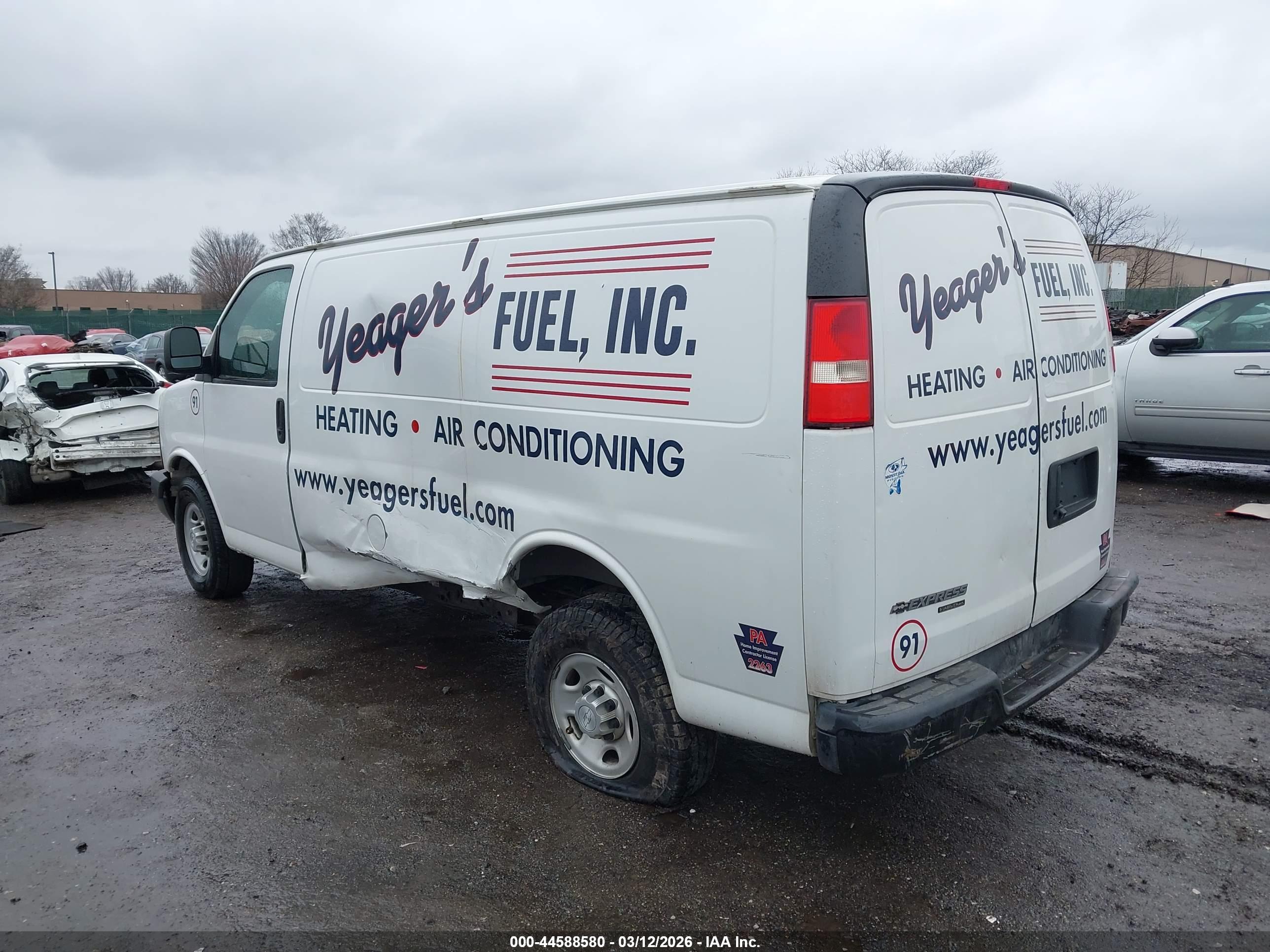 CHEVROLET EXPRESS image 3