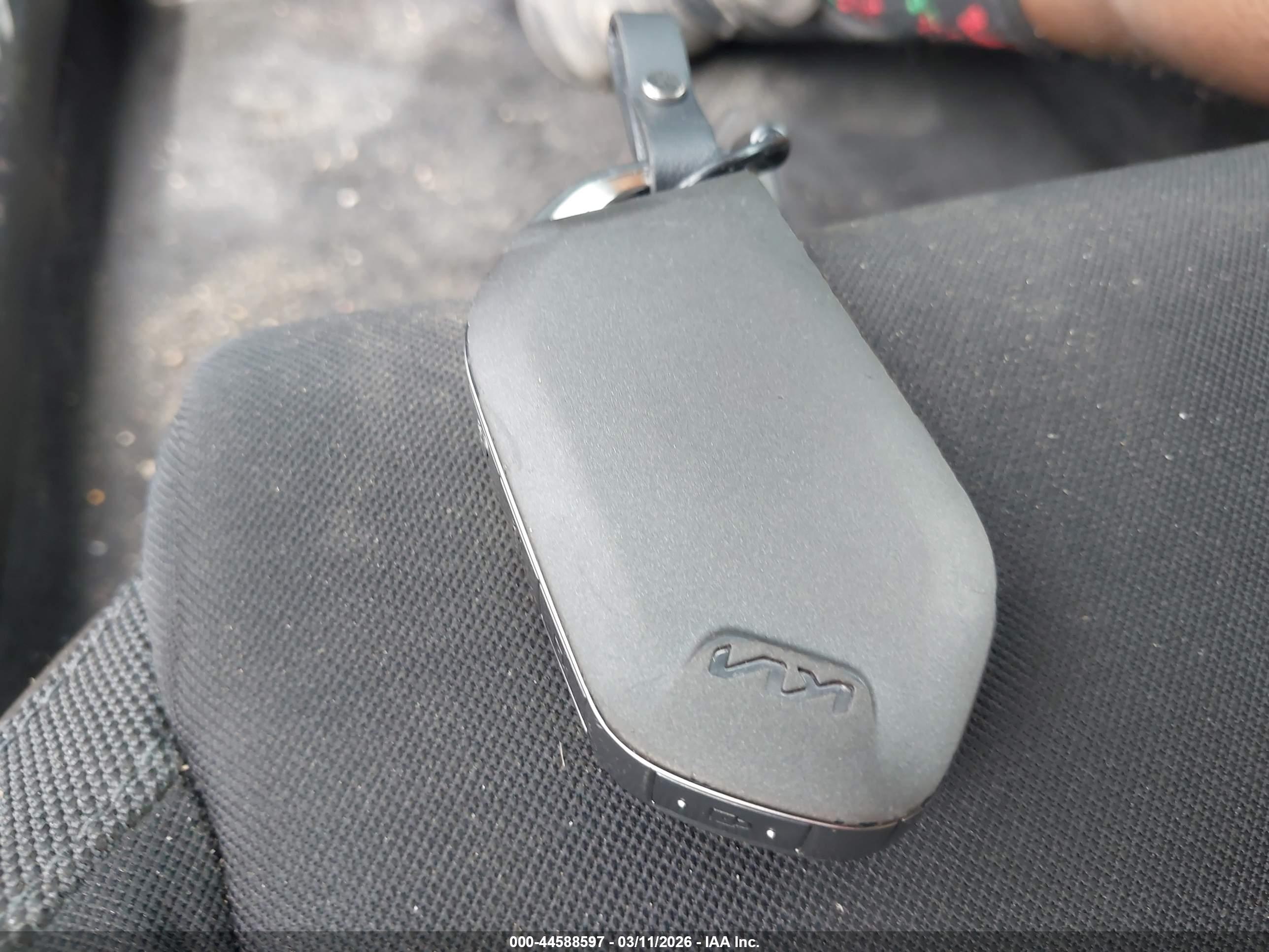 KIA K5 image 11
