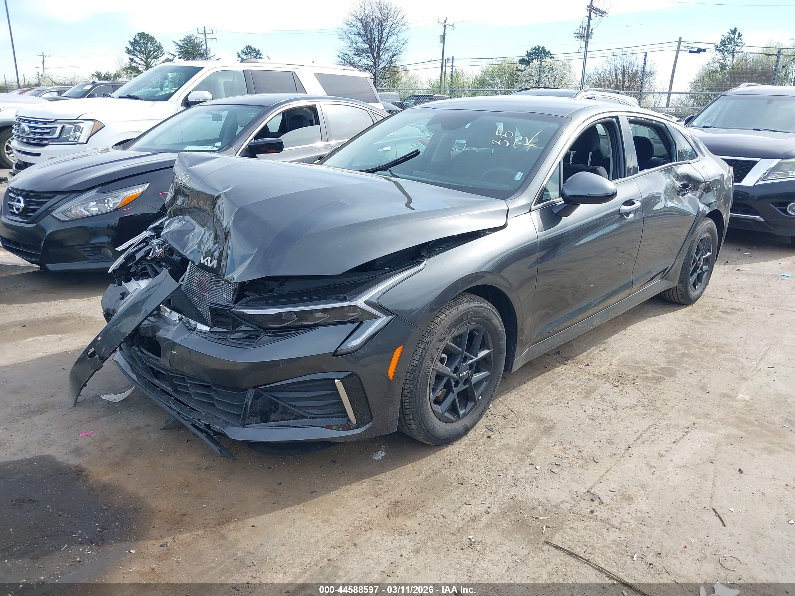 KIA K5 image 2