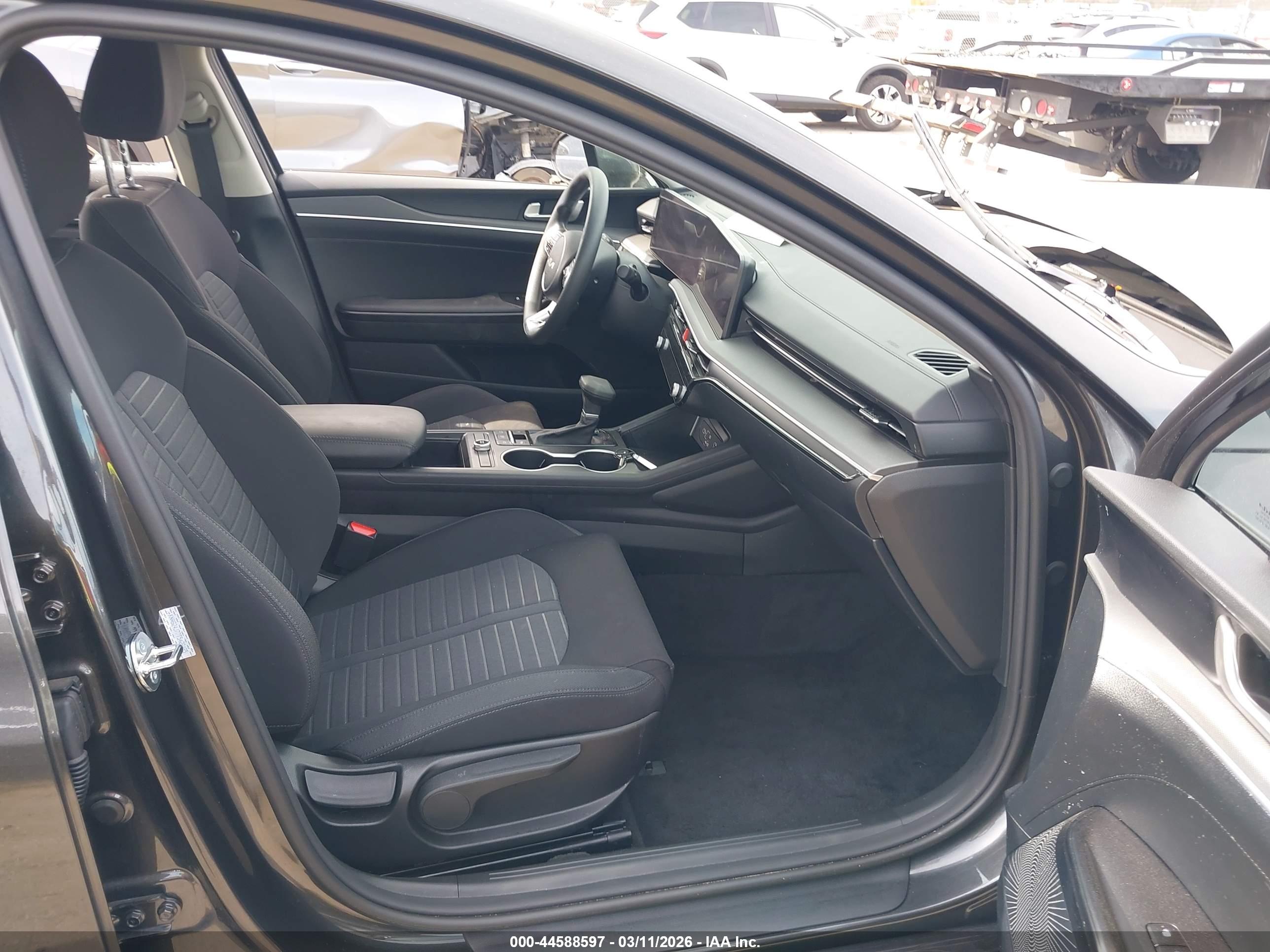 KIA K5 image 5
