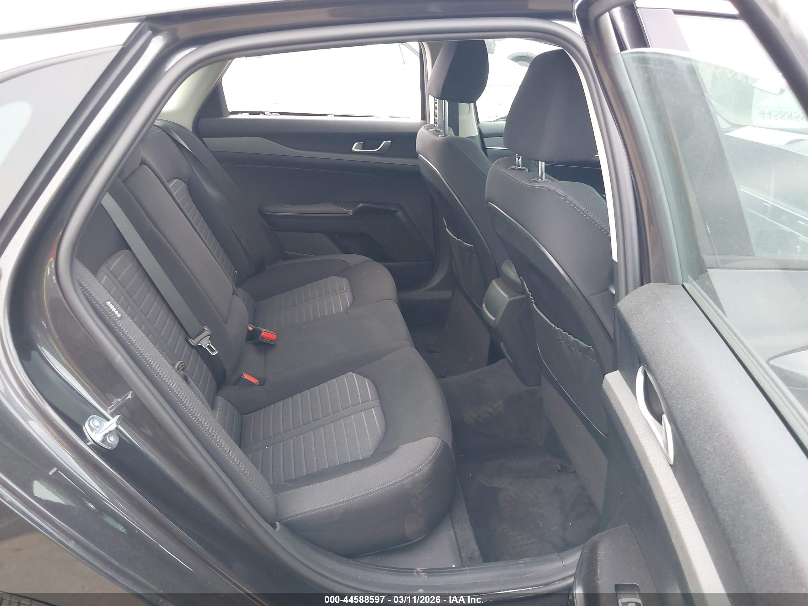 KIA K5 image 8