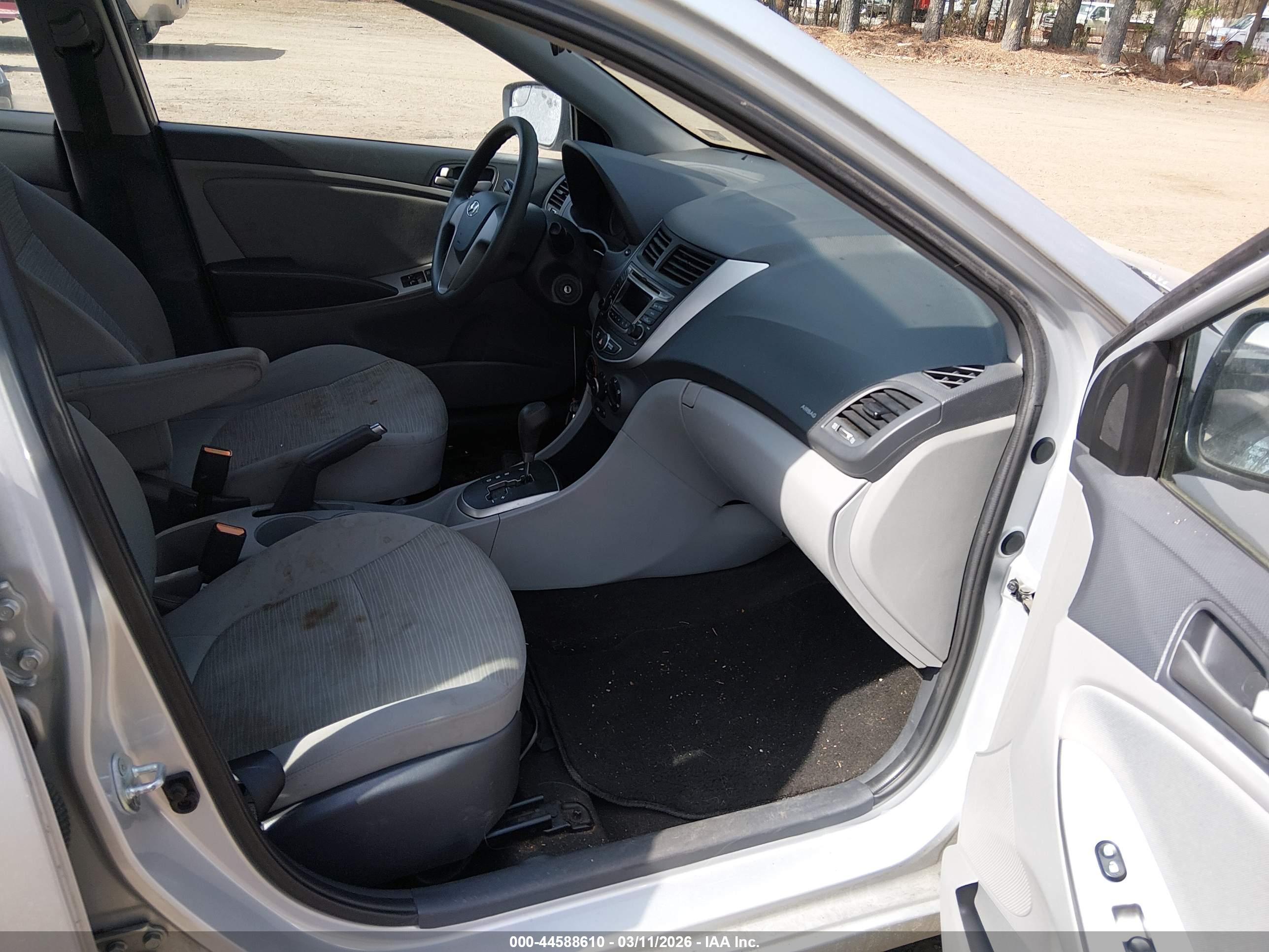 HYUNDAI ACCENT image 5