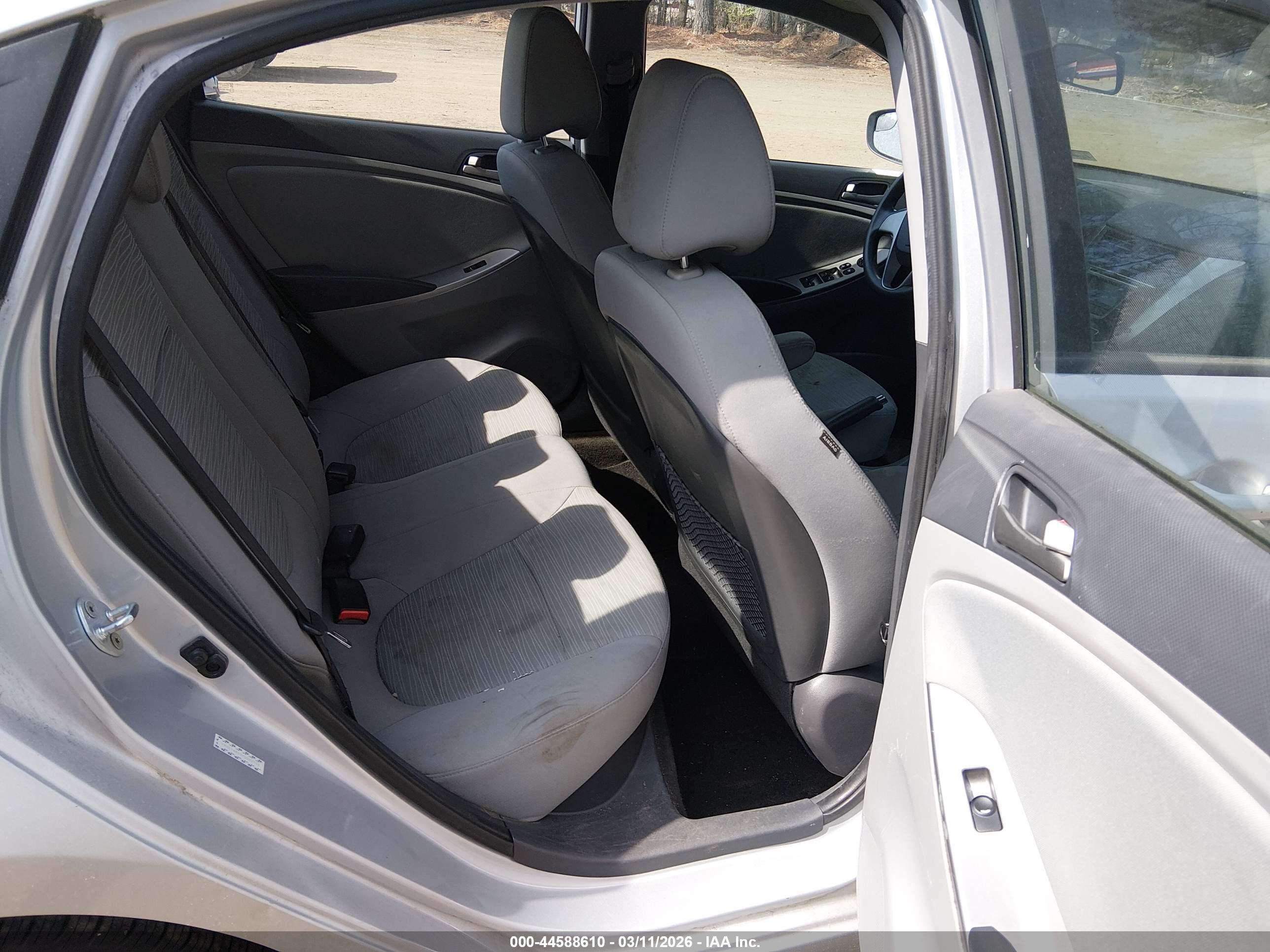 HYUNDAI ACCENT image 8