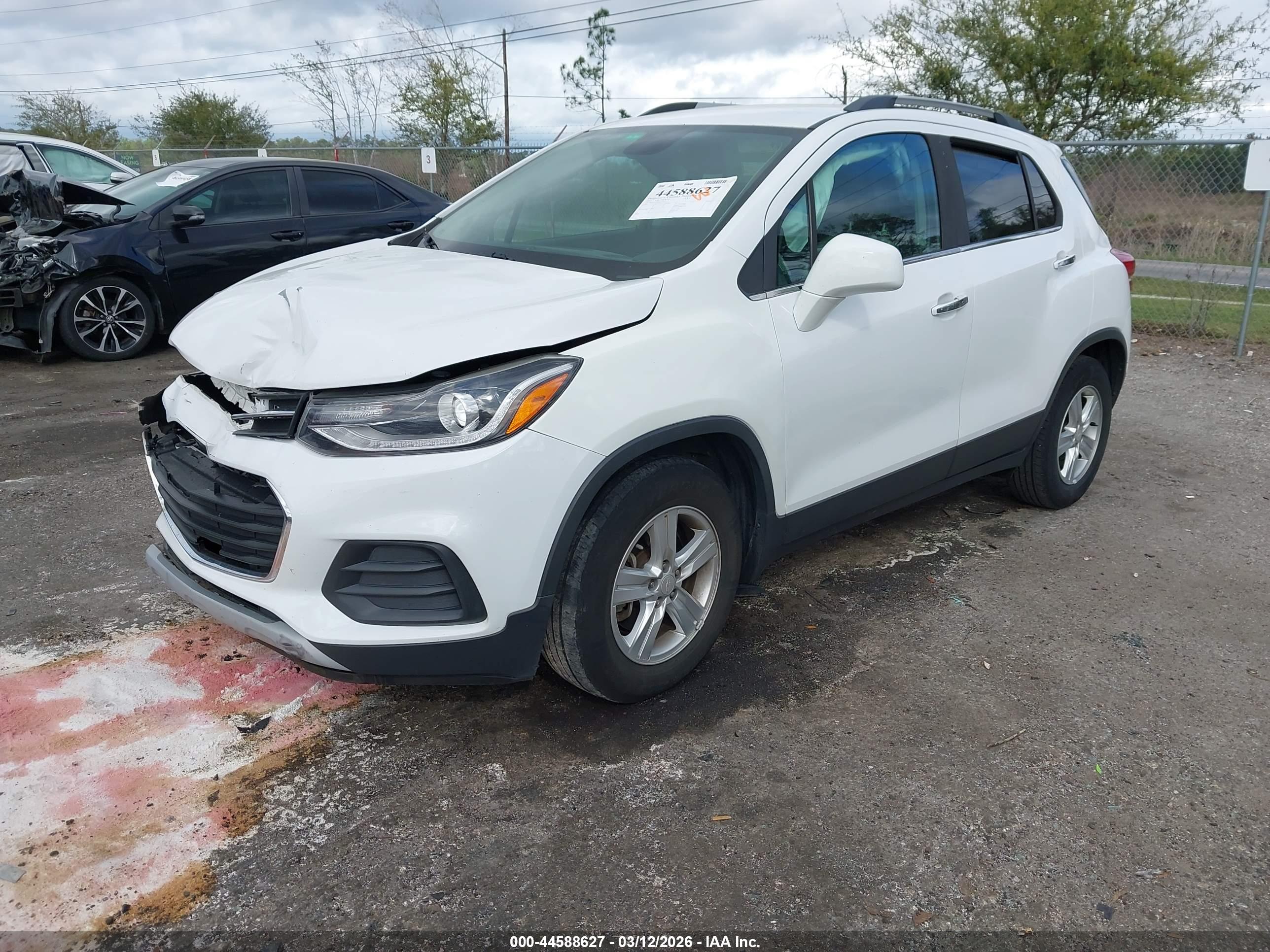 CHEVROLET TRAX image 2