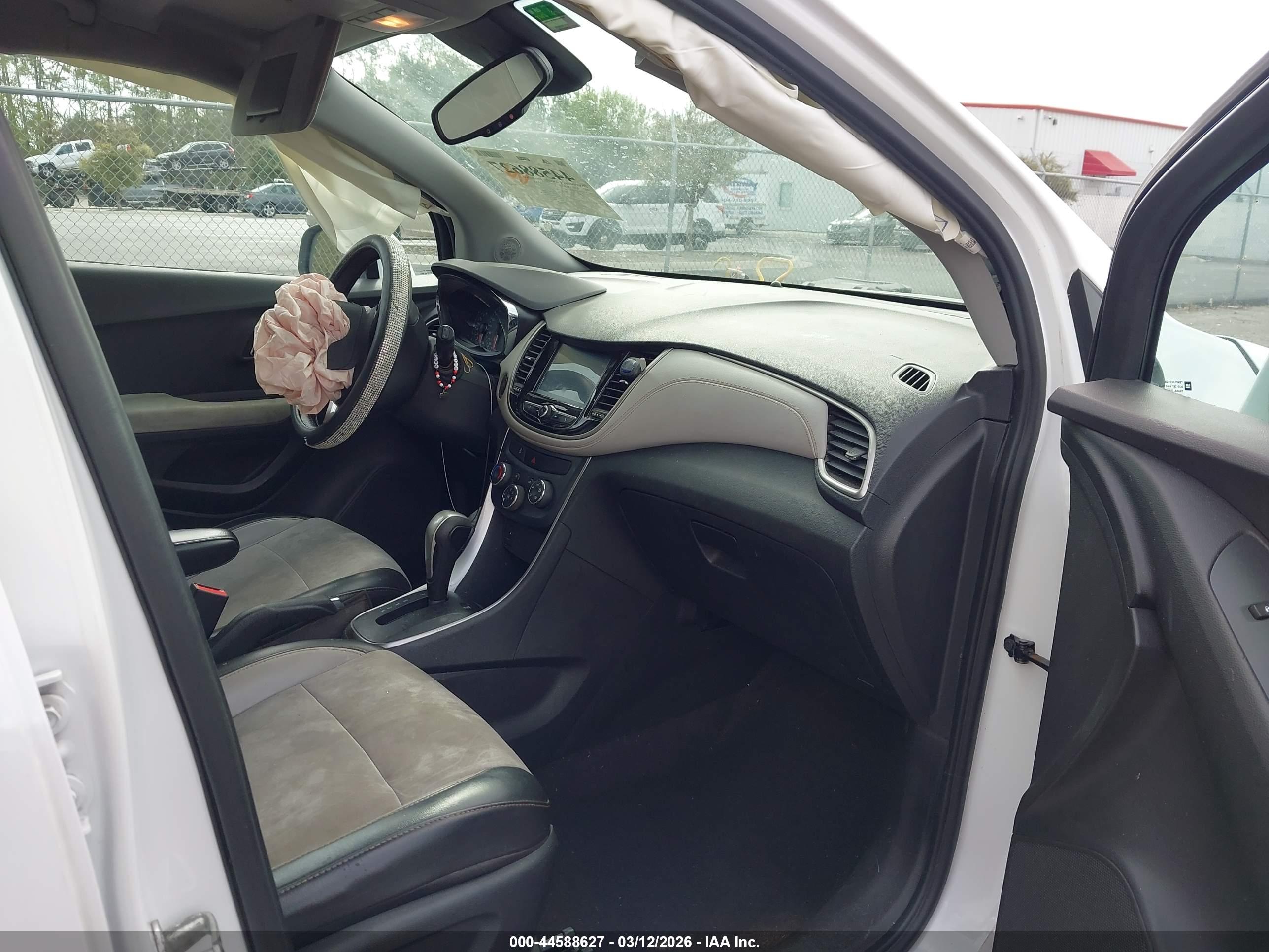 CHEVROLET TRAX image 5