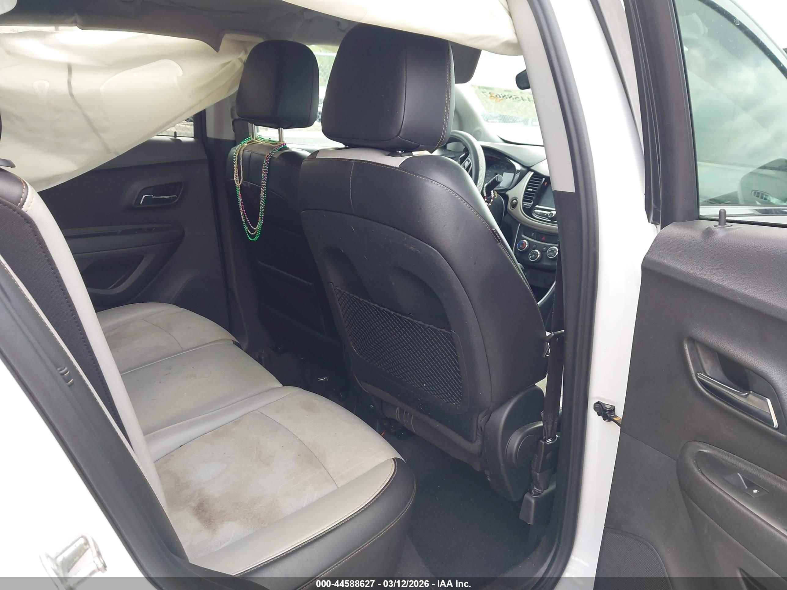 CHEVROLET TRAX image 8