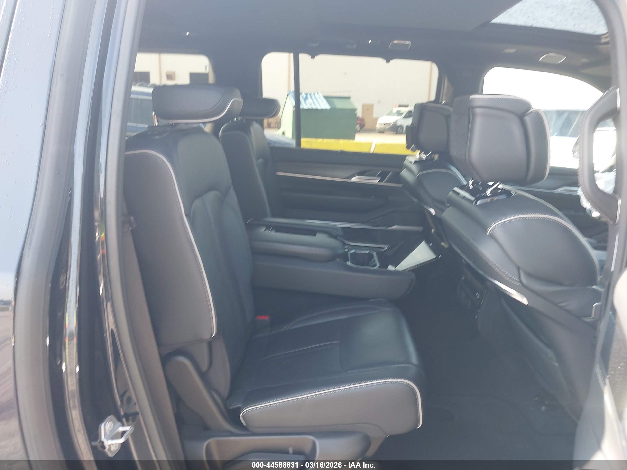 JEEP GRAND image 8