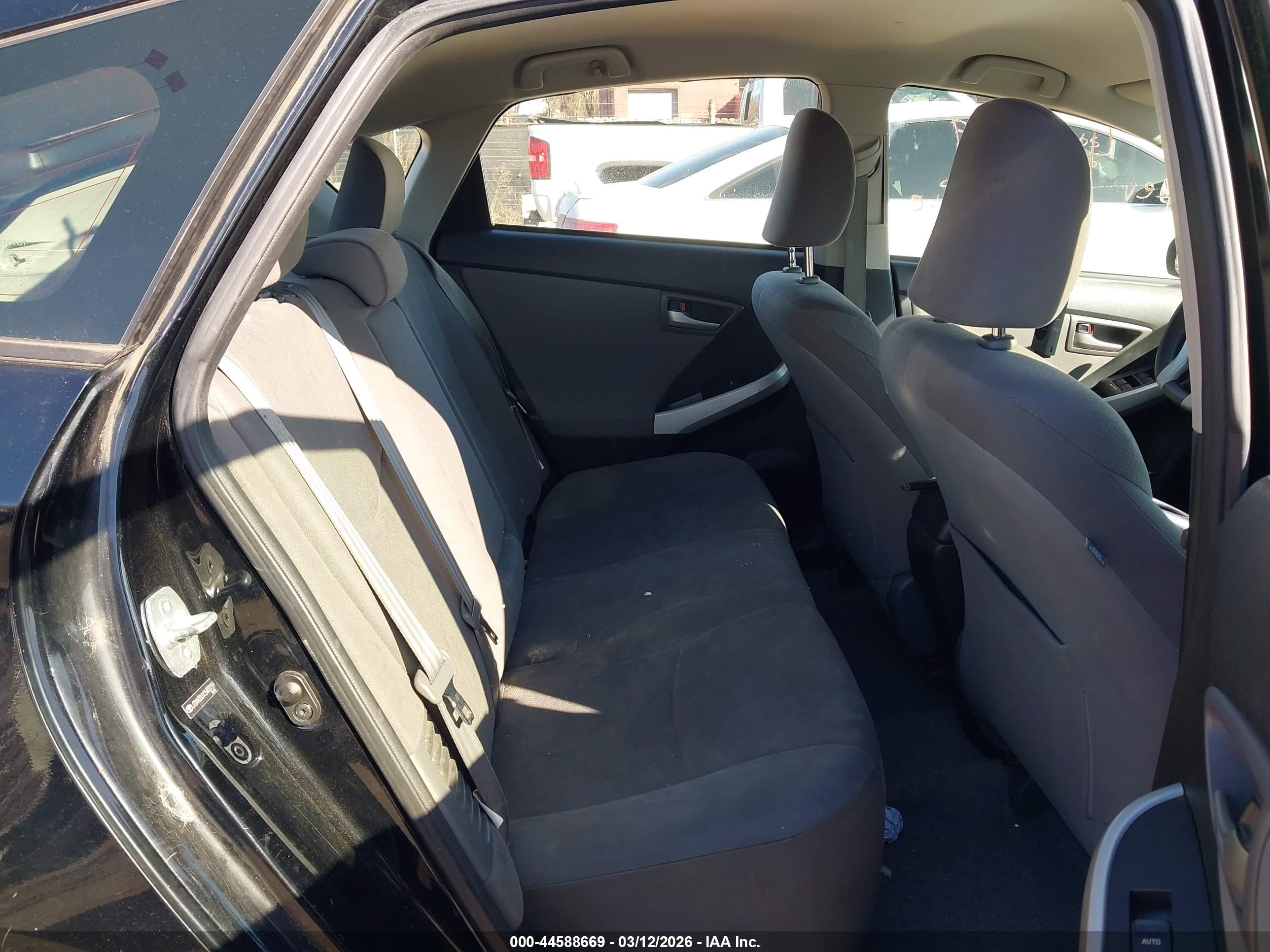 TOYOTA PRIUS image 8