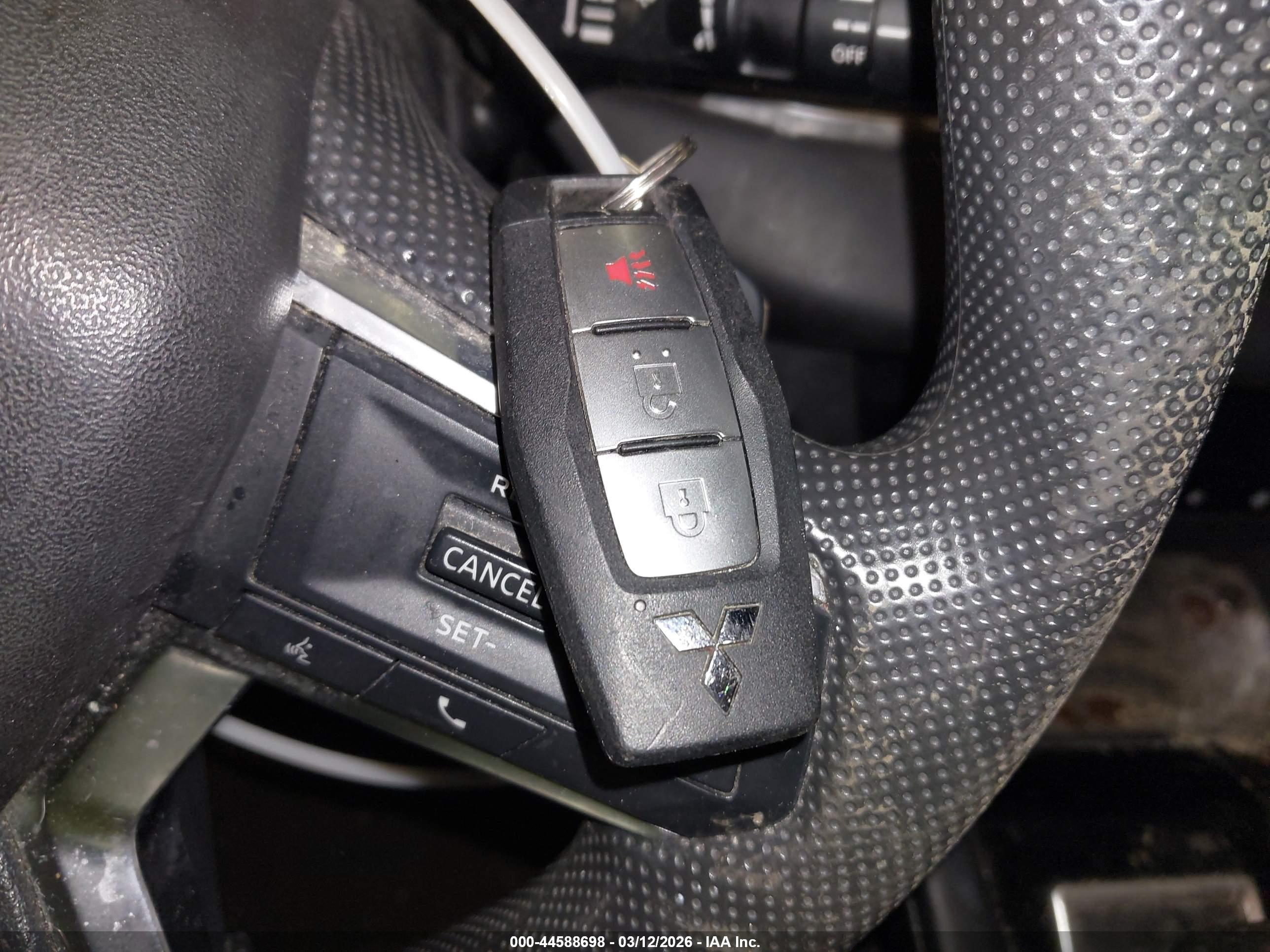 MITSUBISHI OUTLANDER image 11