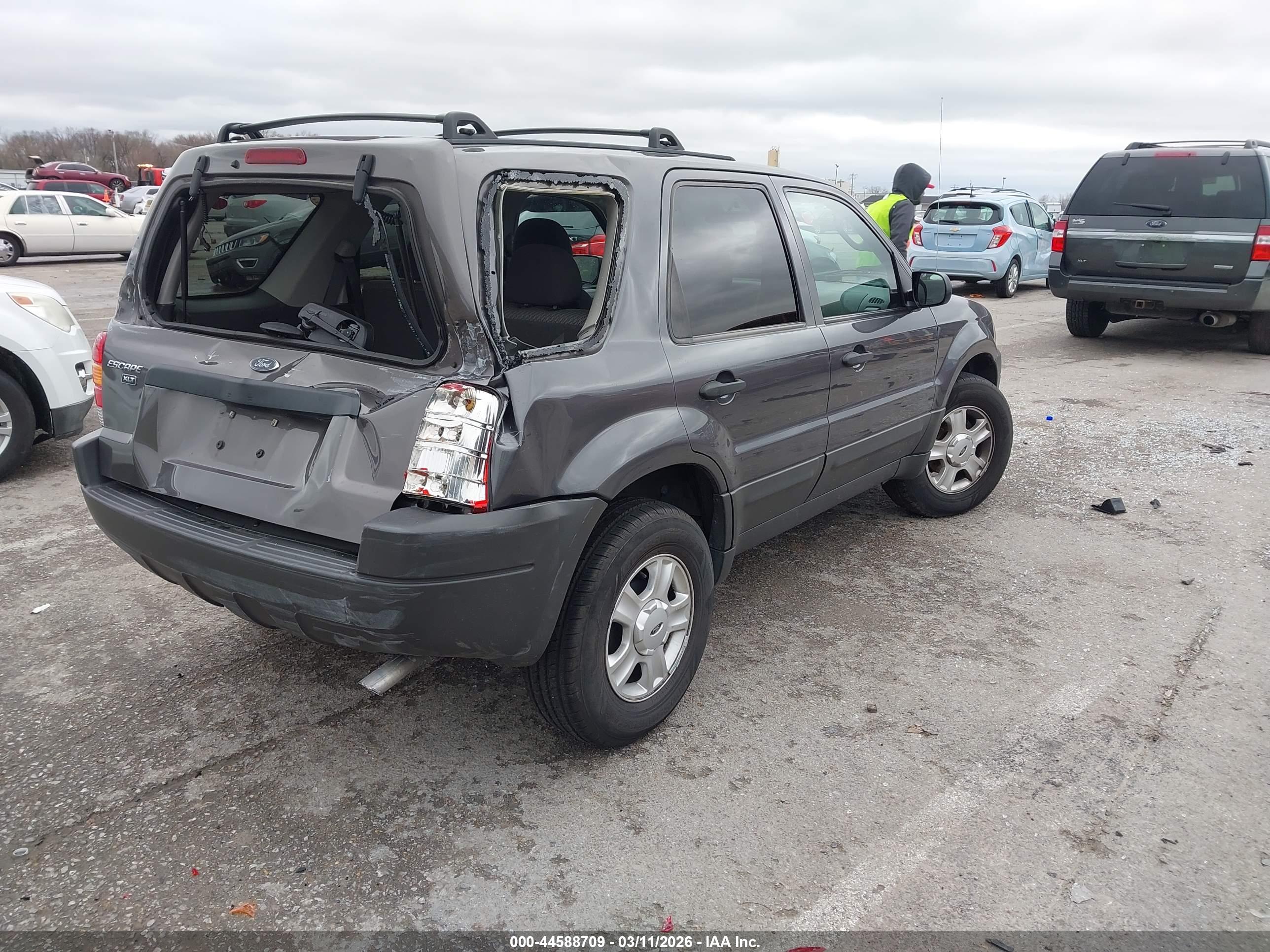 FORD ESCAPE image 4