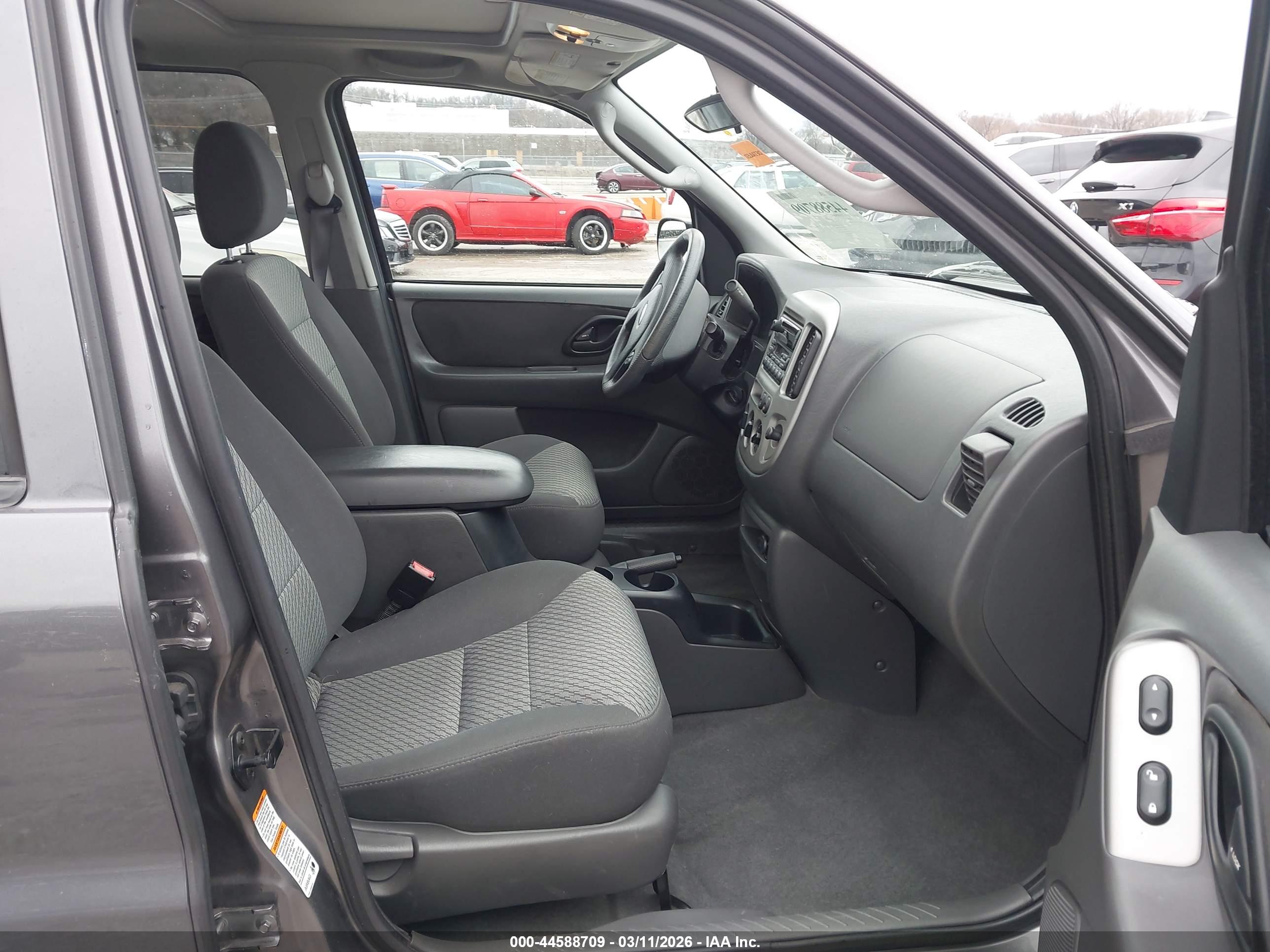 FORD ESCAPE image 5
