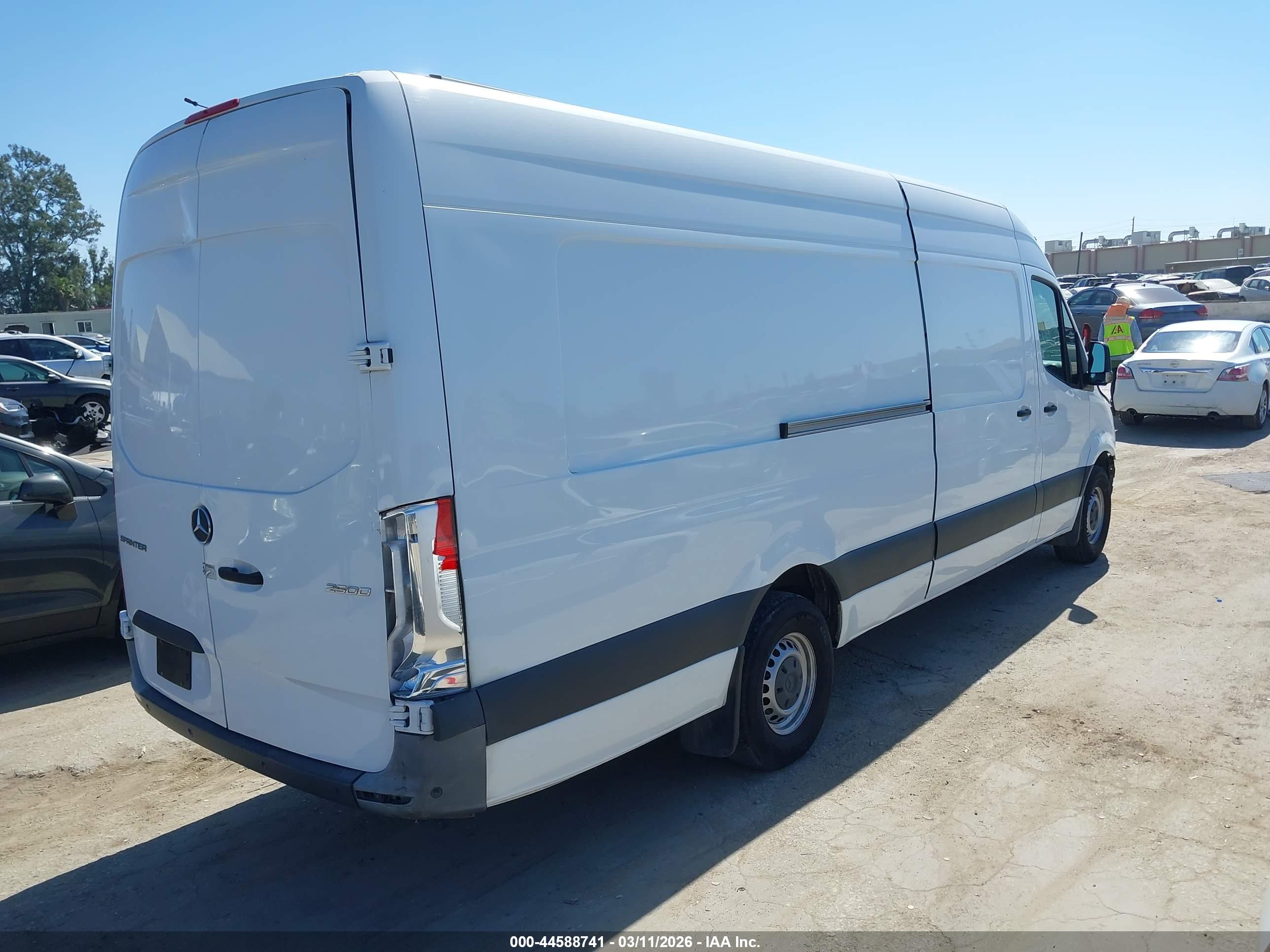 MERCEDES-BENZ SPRINTER image 4
