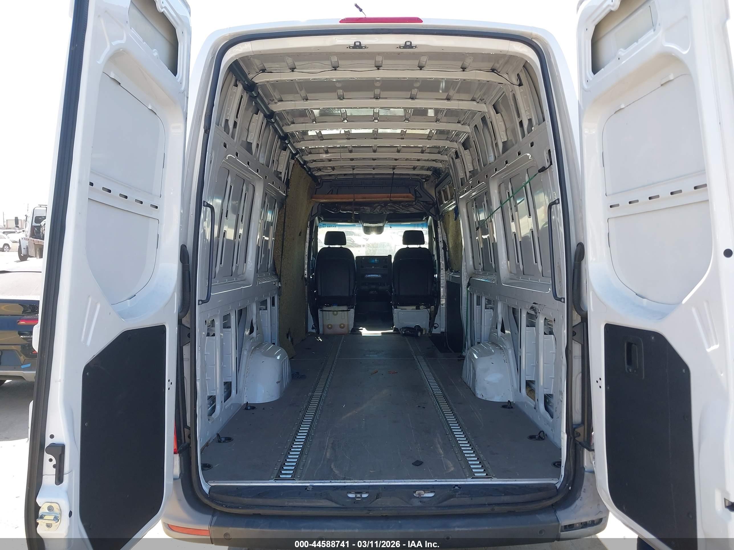 MERCEDES-BENZ SPRINTER image 8