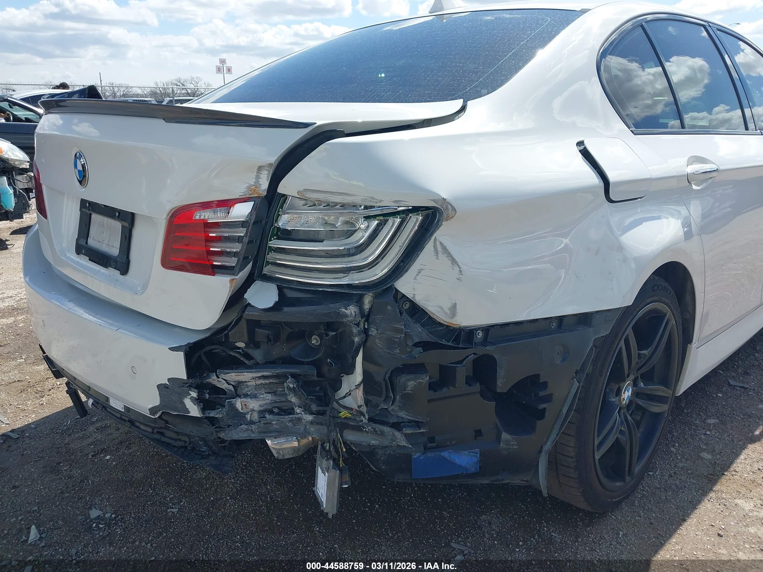 BMW 550I image 6
