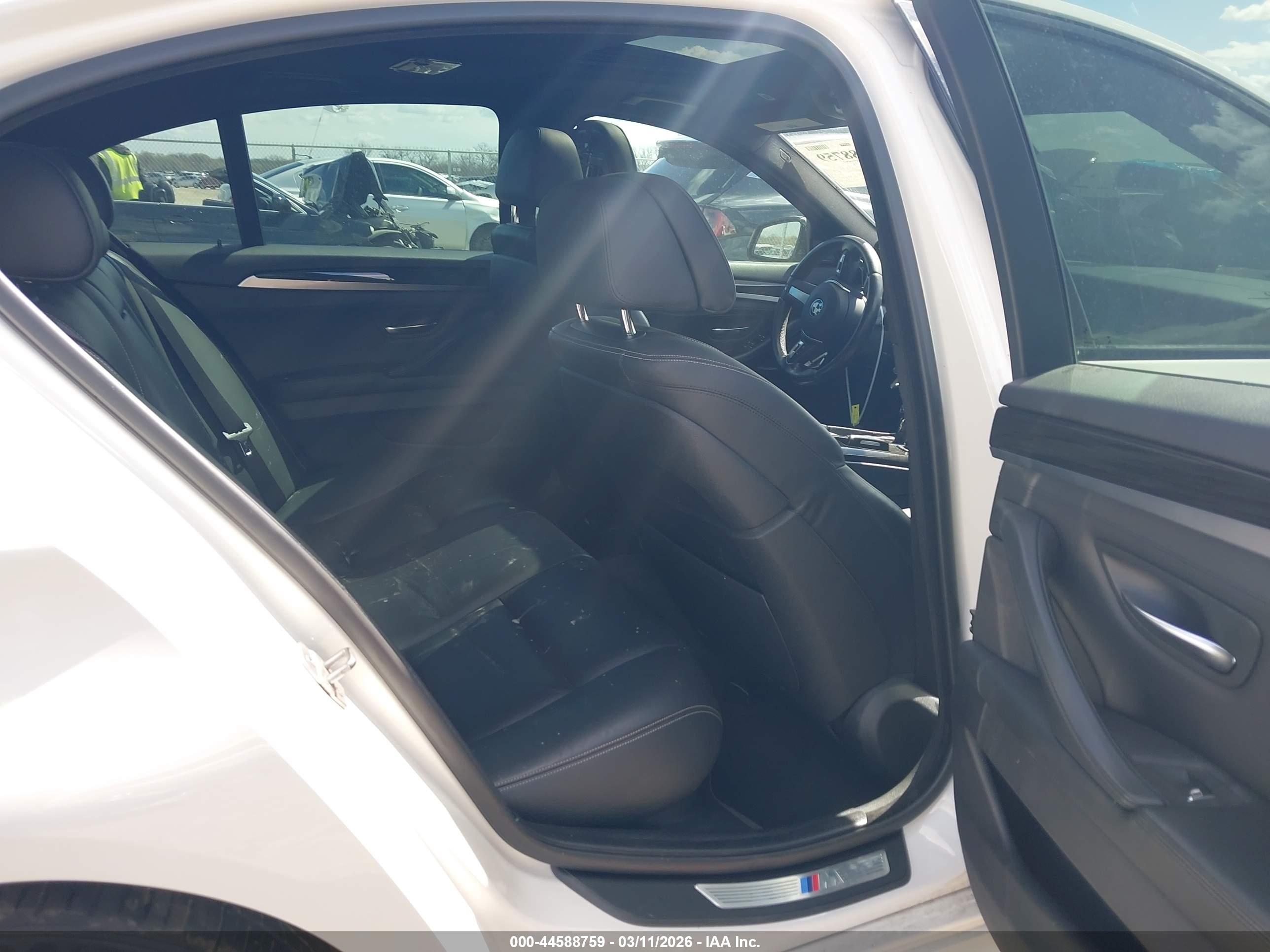 BMW 550I image 8