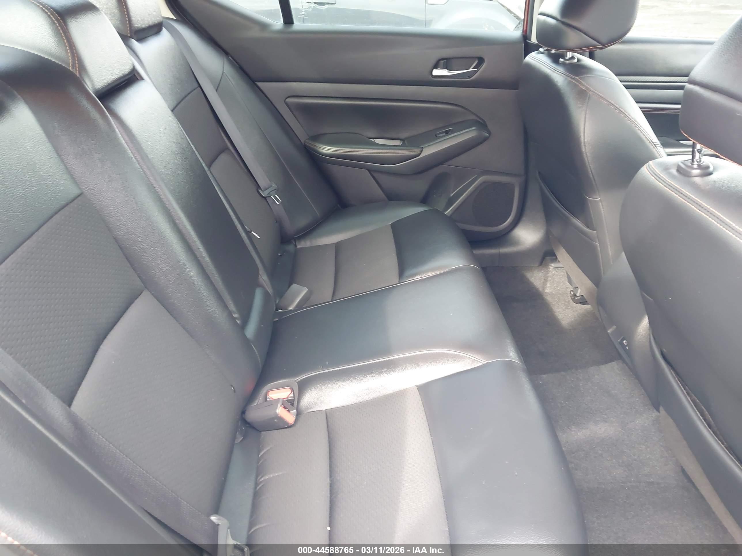 NISSAN ALTIMA image 8