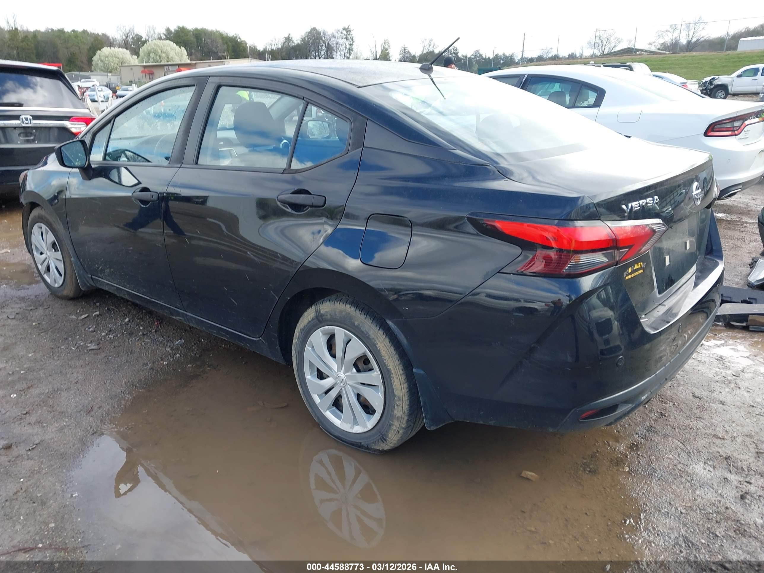 NISSAN VERSA image 3
