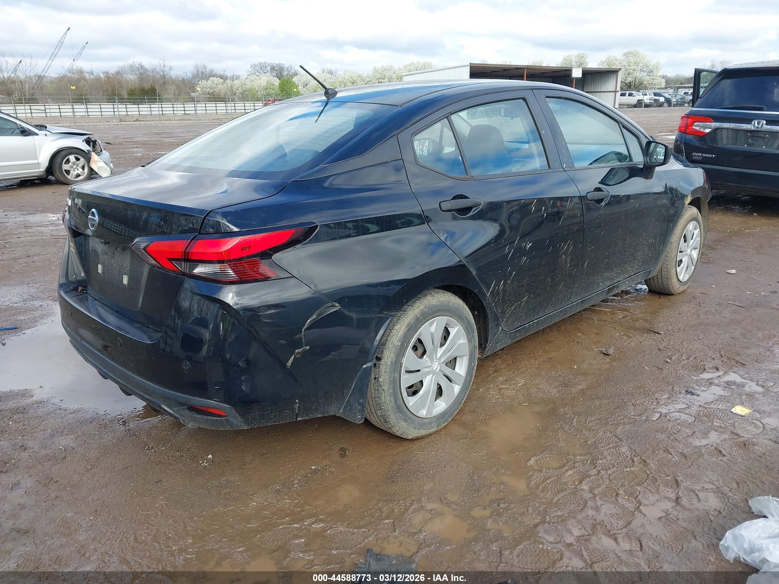 NISSAN VERSA image 4