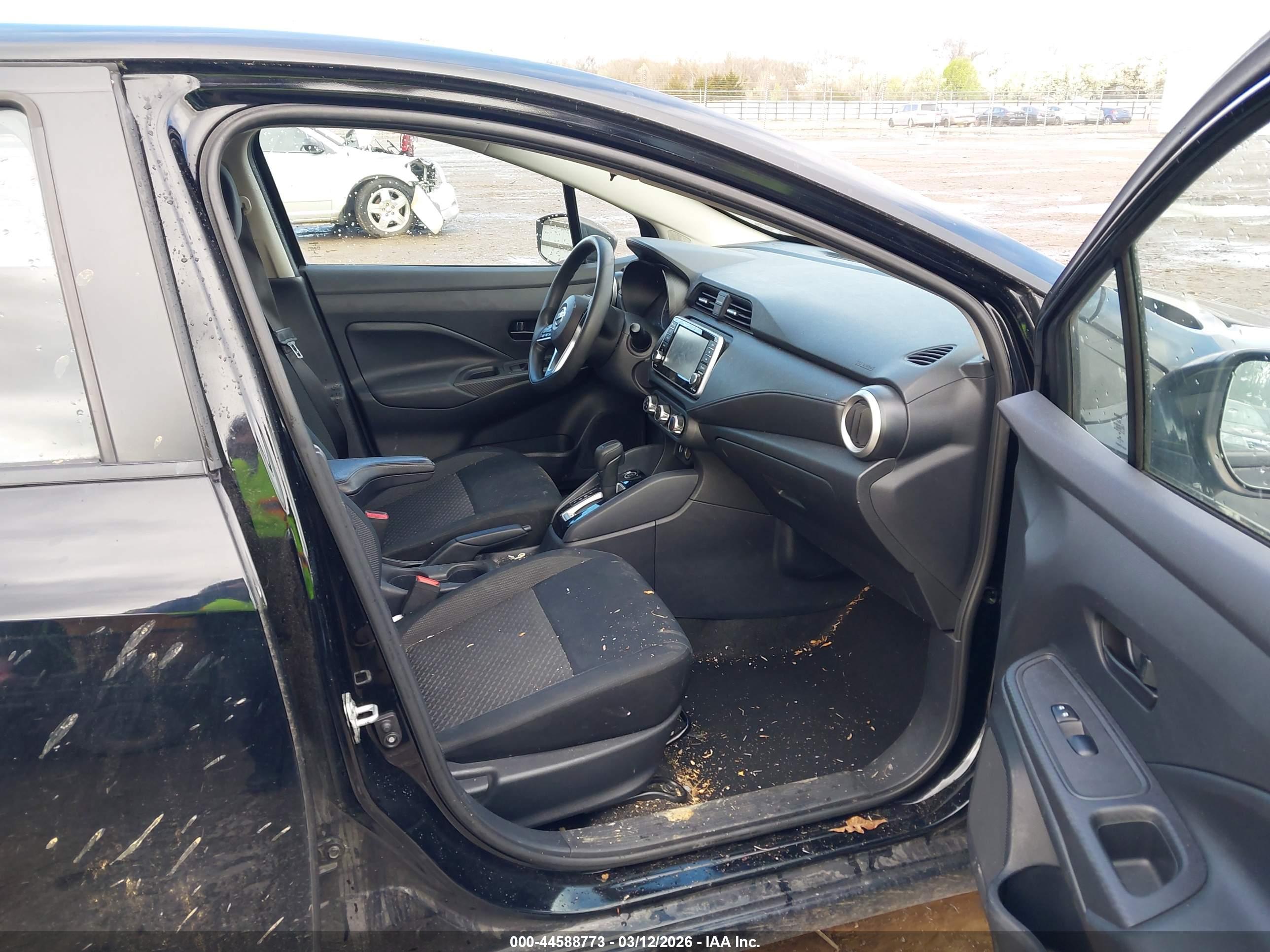 NISSAN VERSA image 5