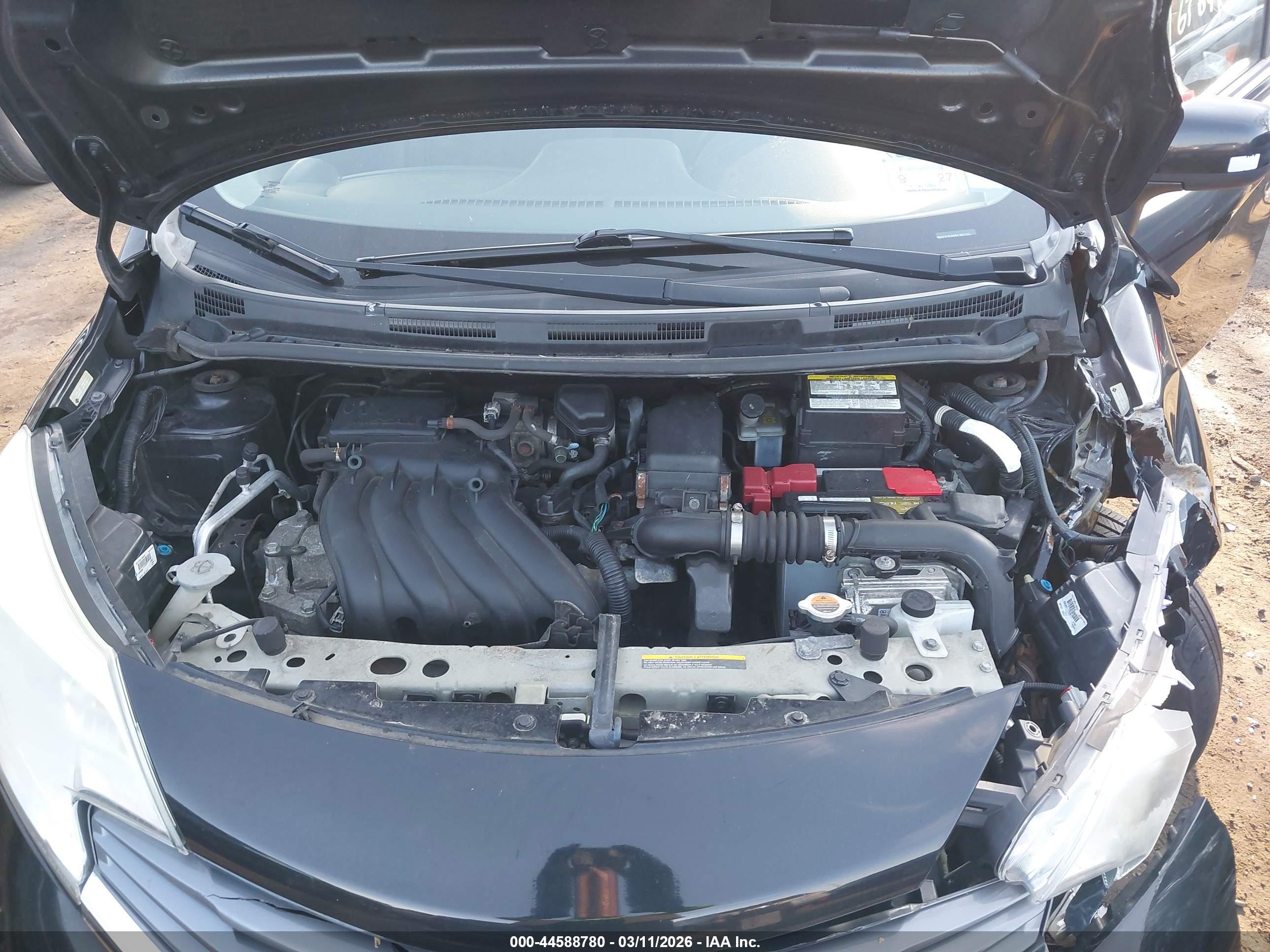 NISSAN VERSA image 10