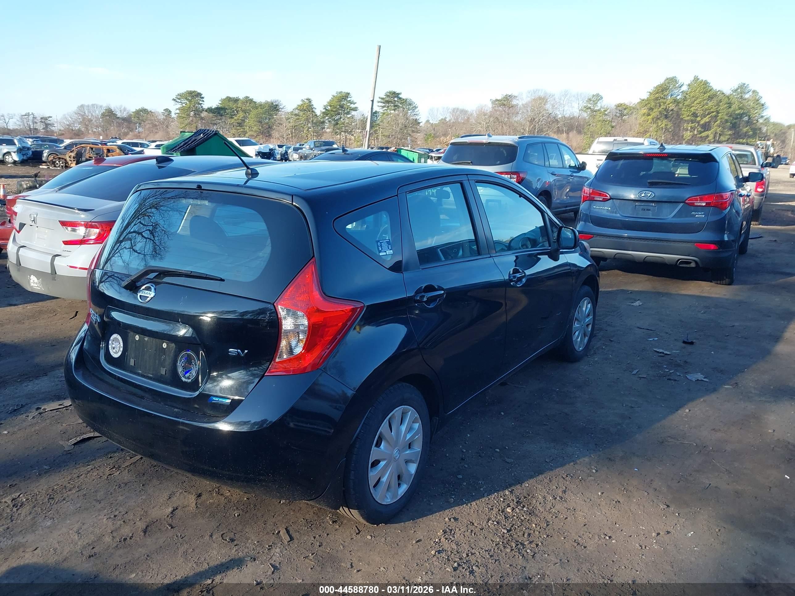 NISSAN VERSA image 4