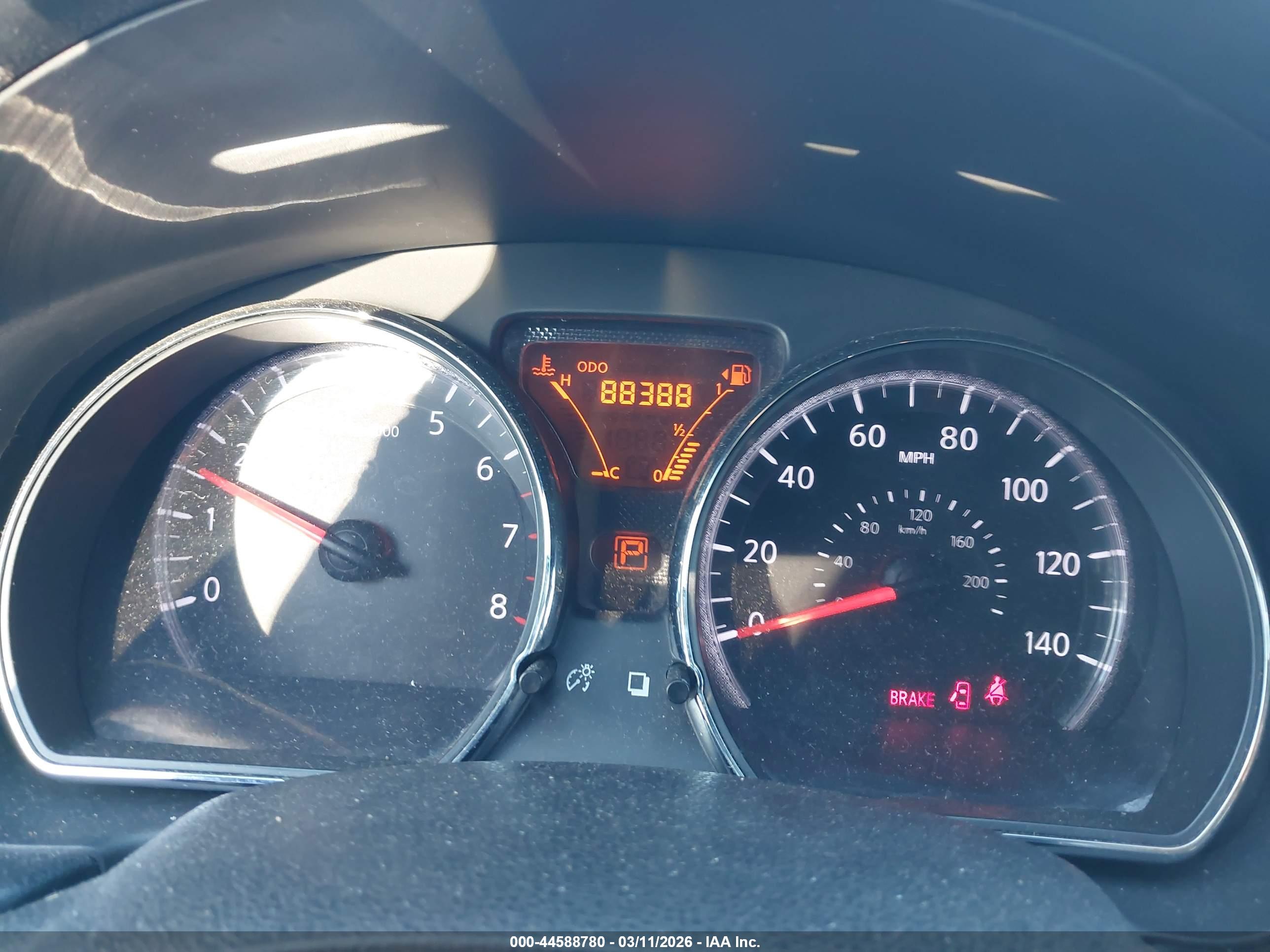NISSAN VERSA image 7