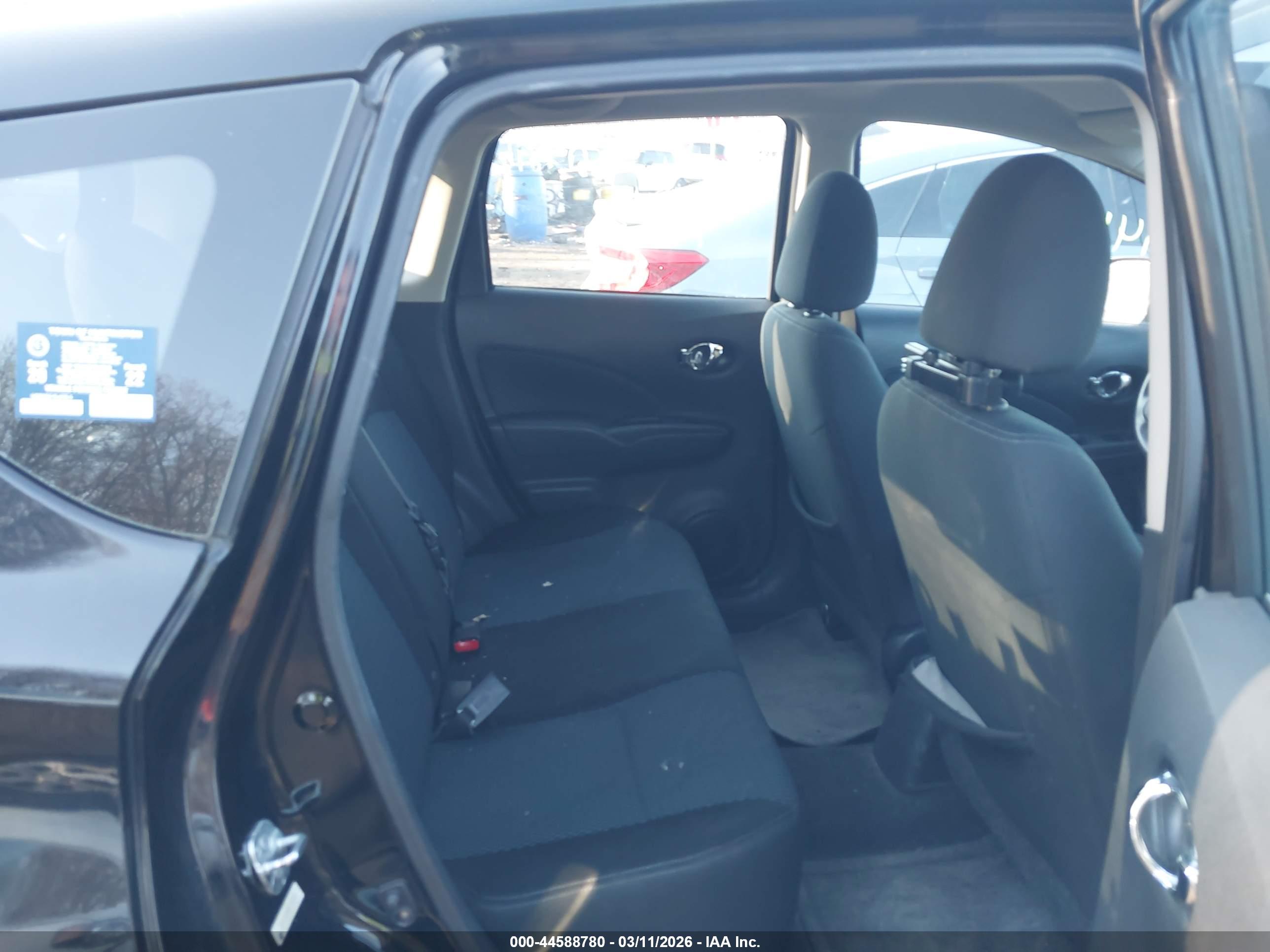 NISSAN VERSA image 8