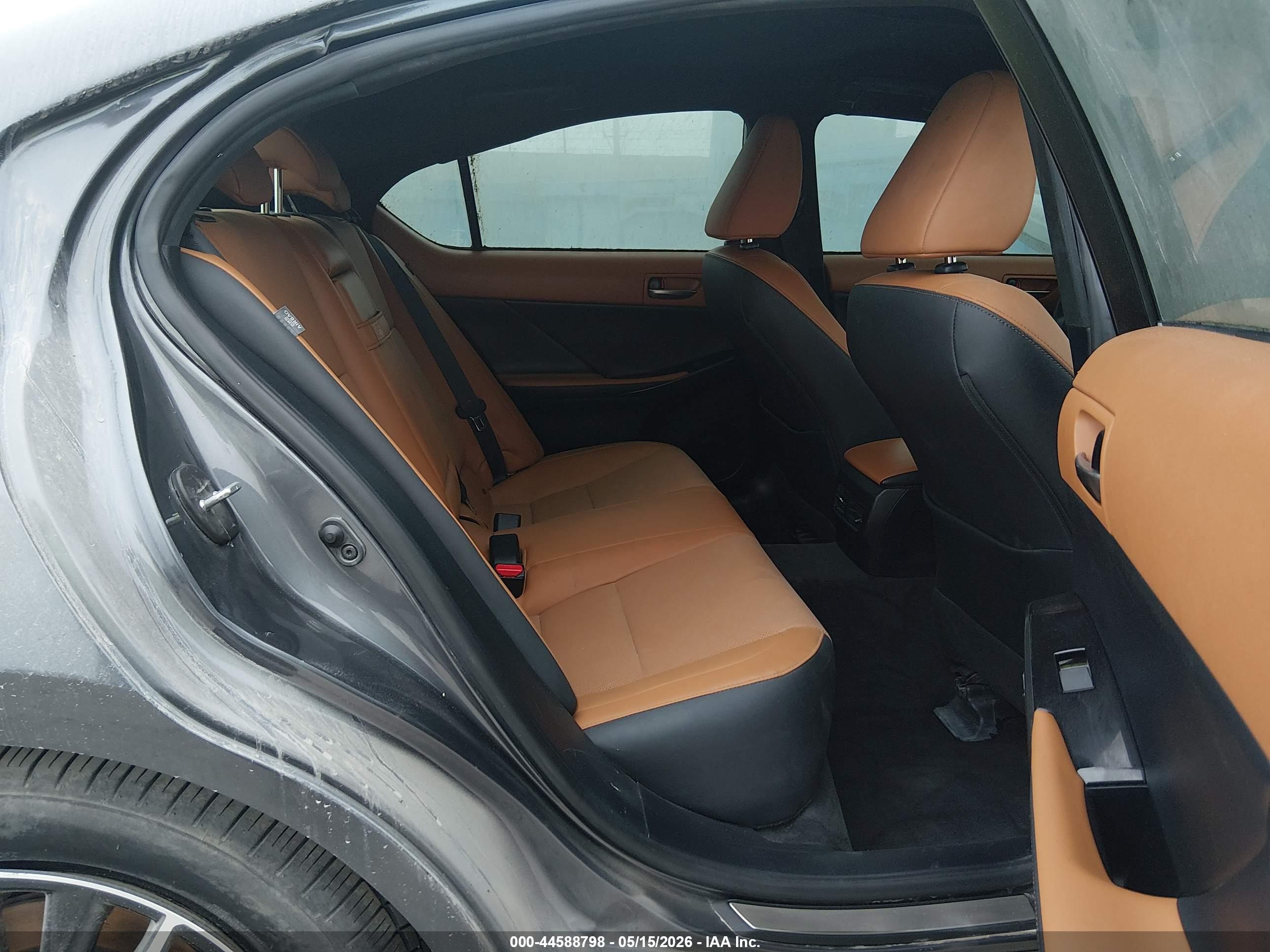 LEXUS IS image 8