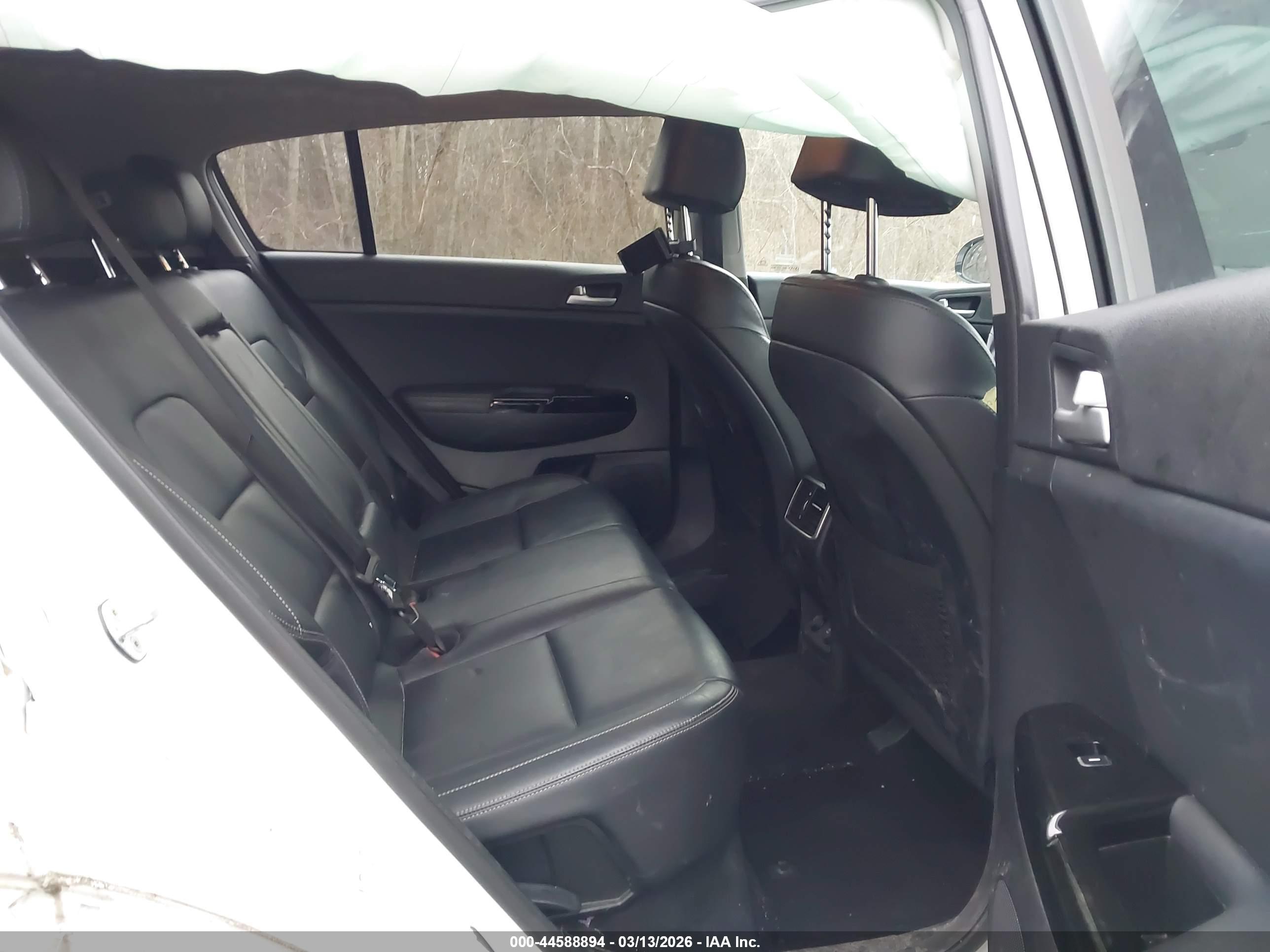 KIA SPORTAGE image 8