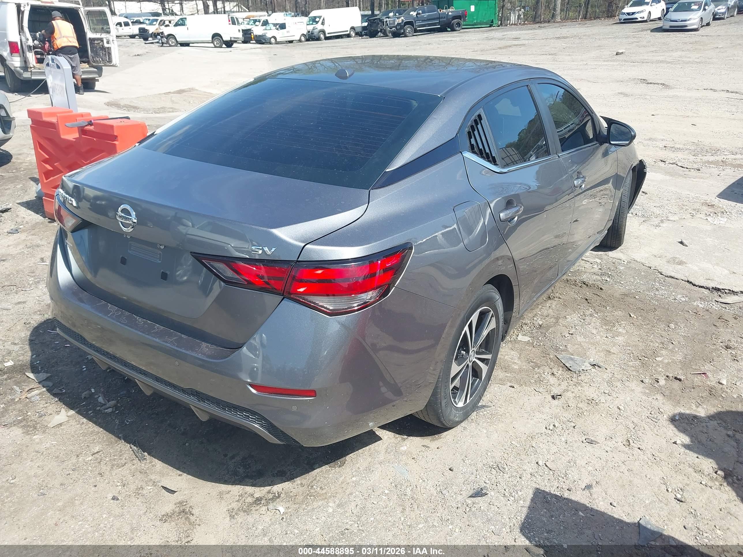 NISSAN SENTRA image 4