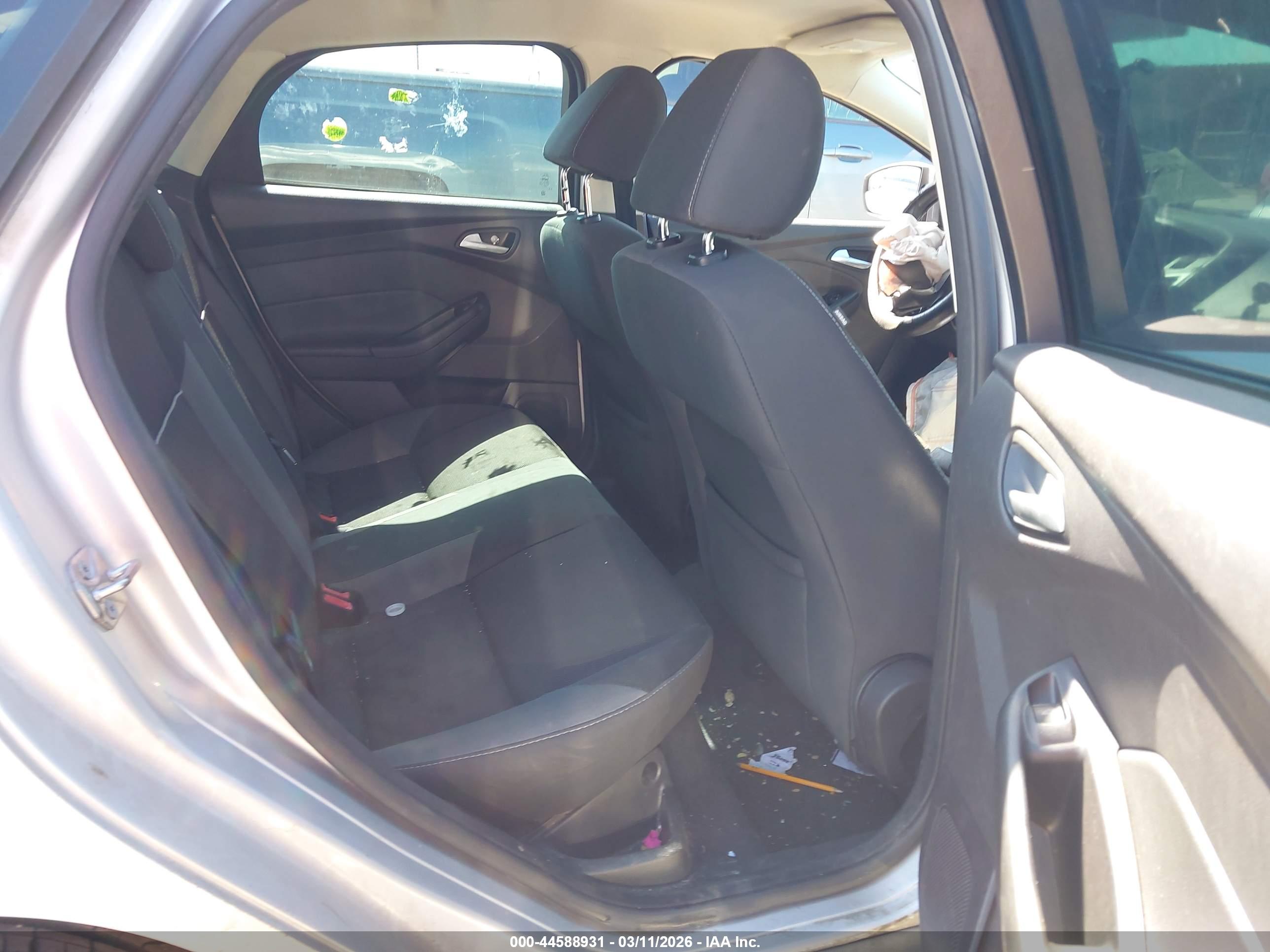 FORD FOCUS image 8