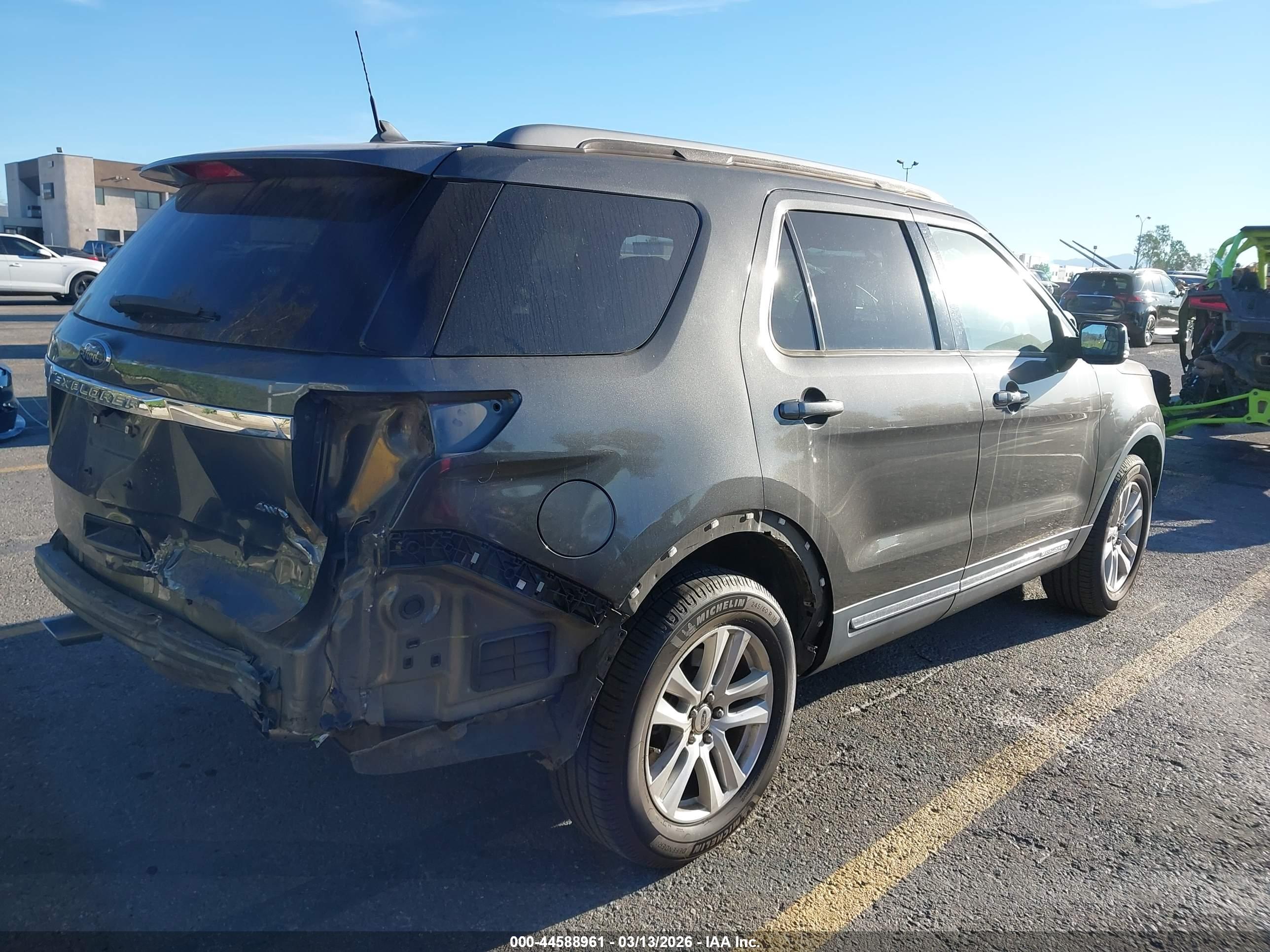 FORD EXPLORER image 4