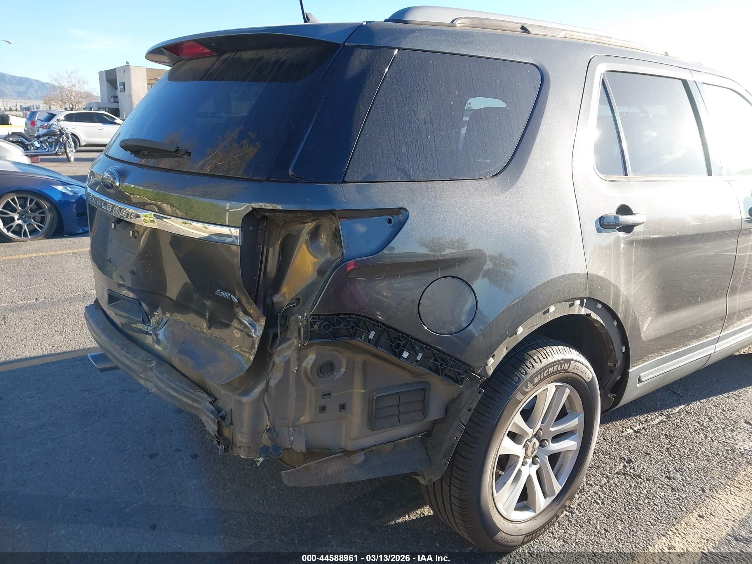 FORD EXPLORER image 6