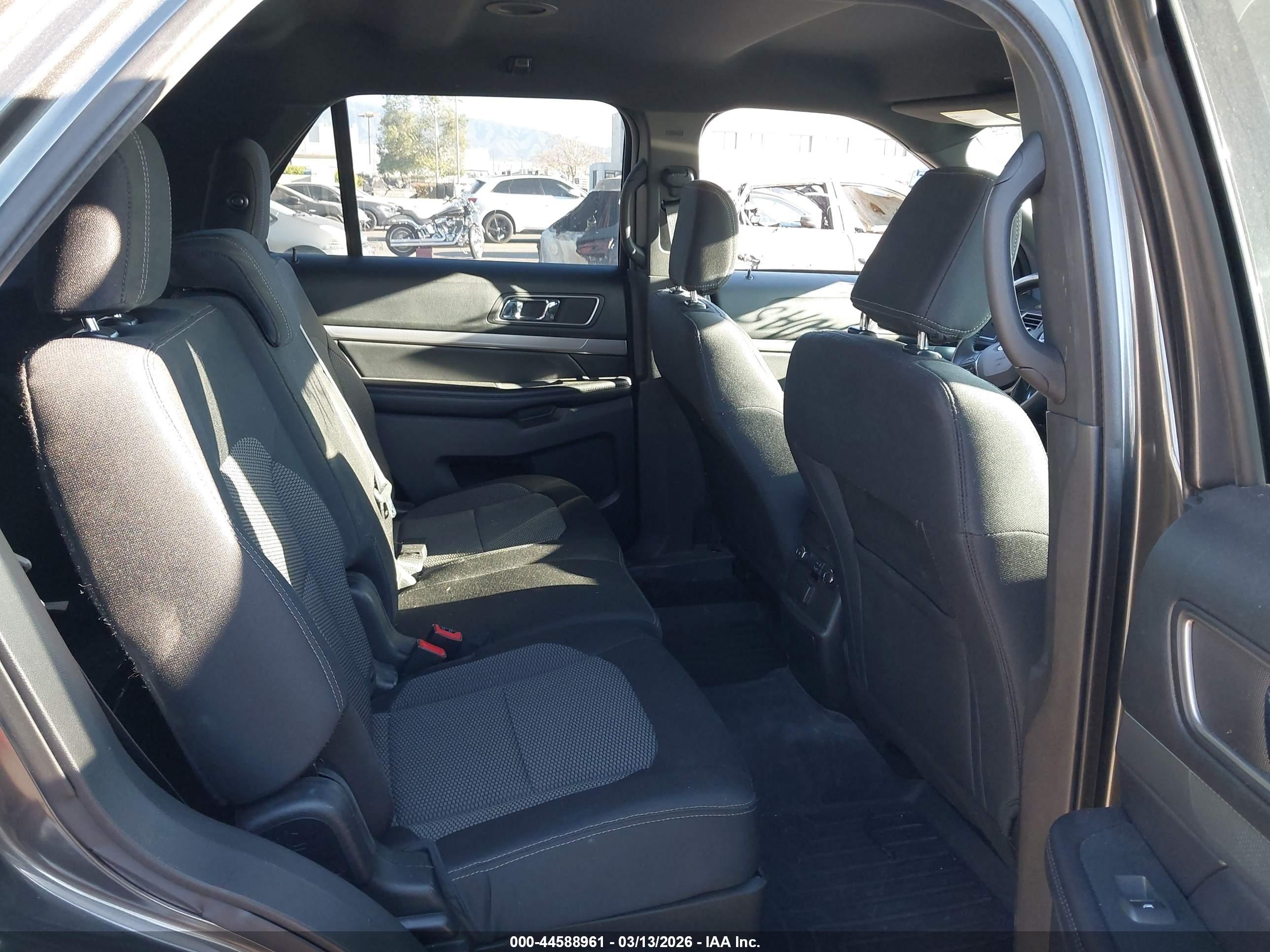 FORD EXPLORER image 8