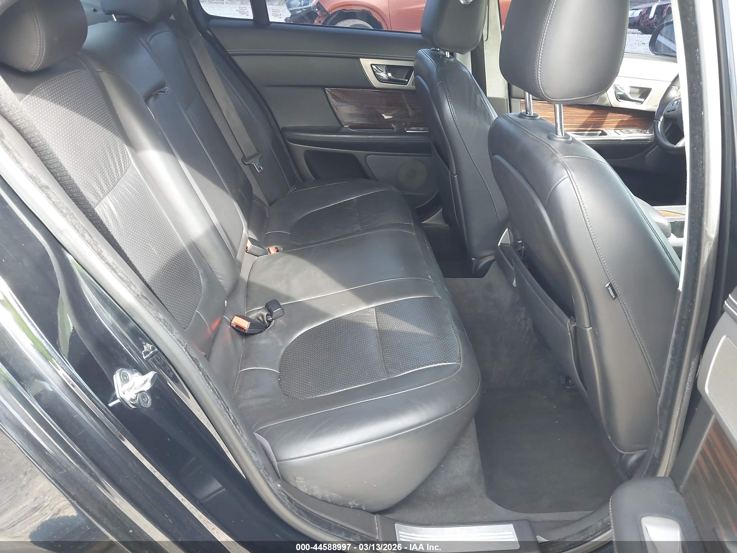 JAGUAR XF image 8