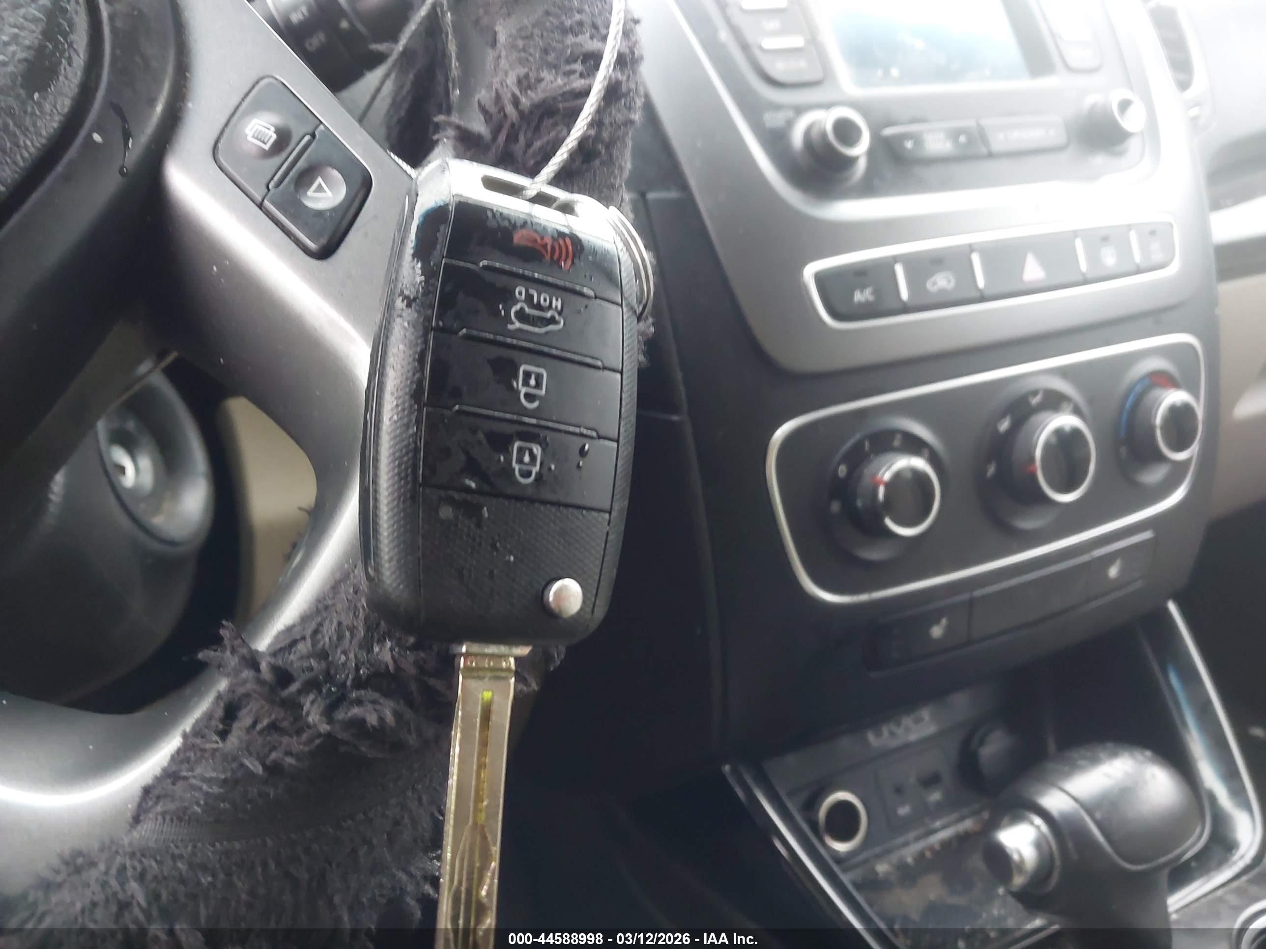 KIA SORENTO image 11