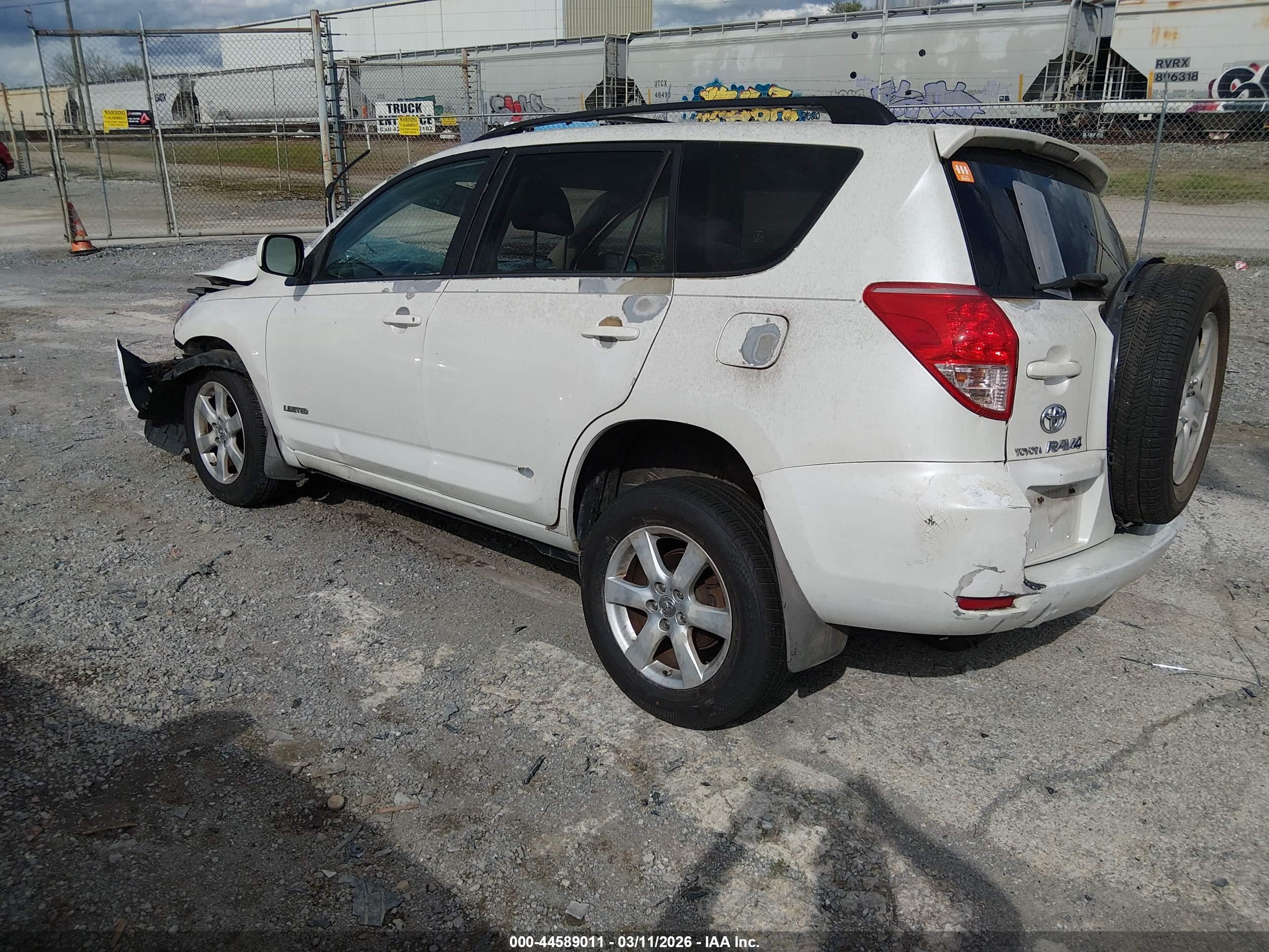 TOYOTA RAV4 image 3