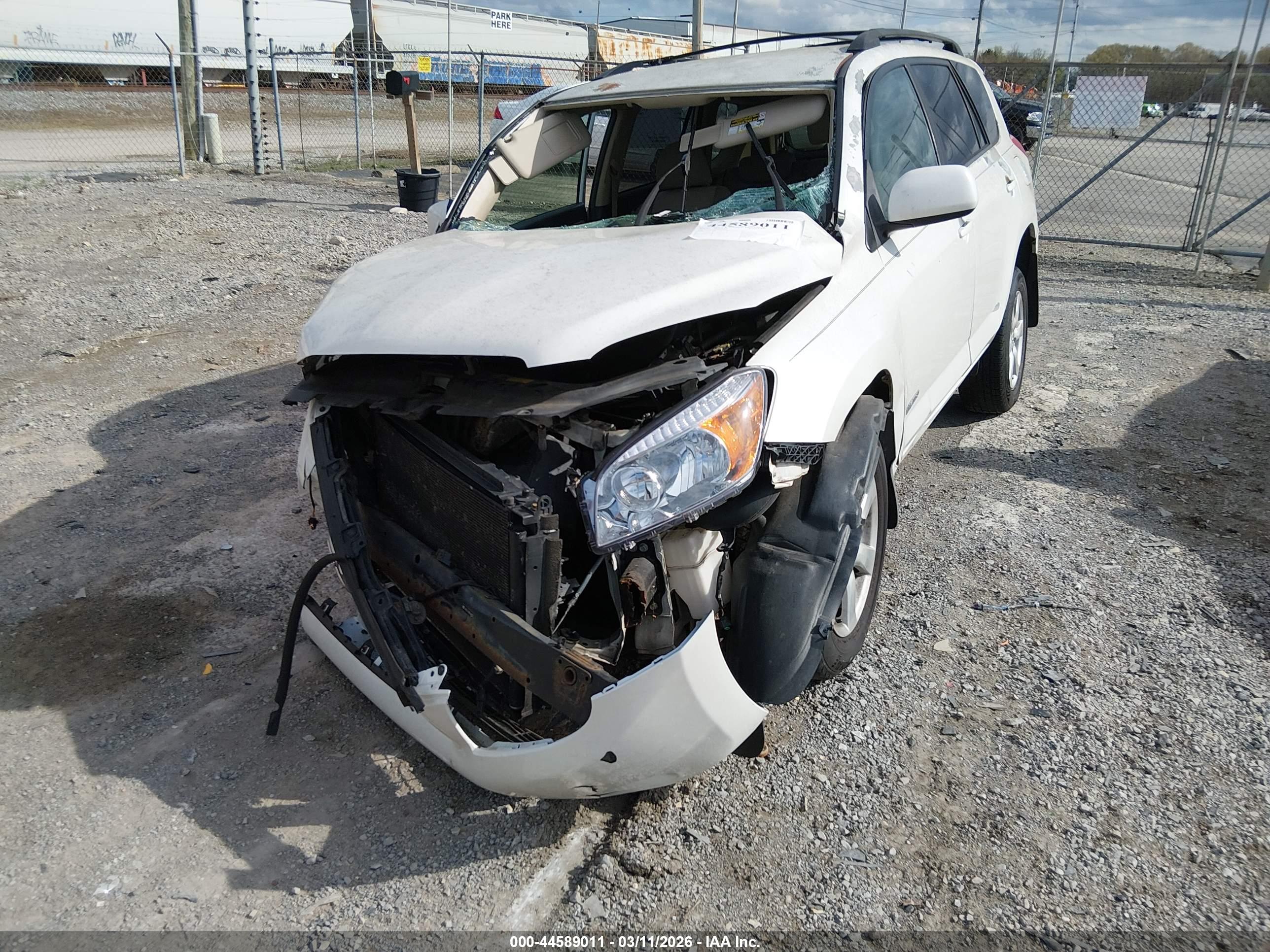 TOYOTA RAV4 image 6