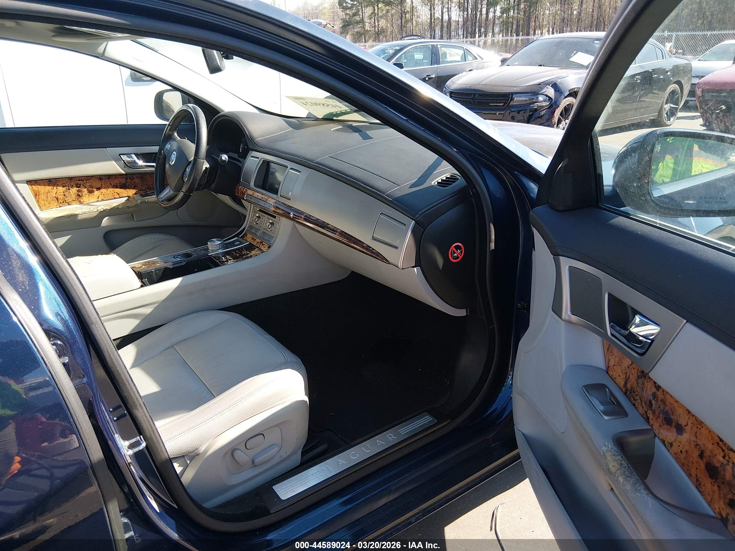 JAGUAR XF image 5