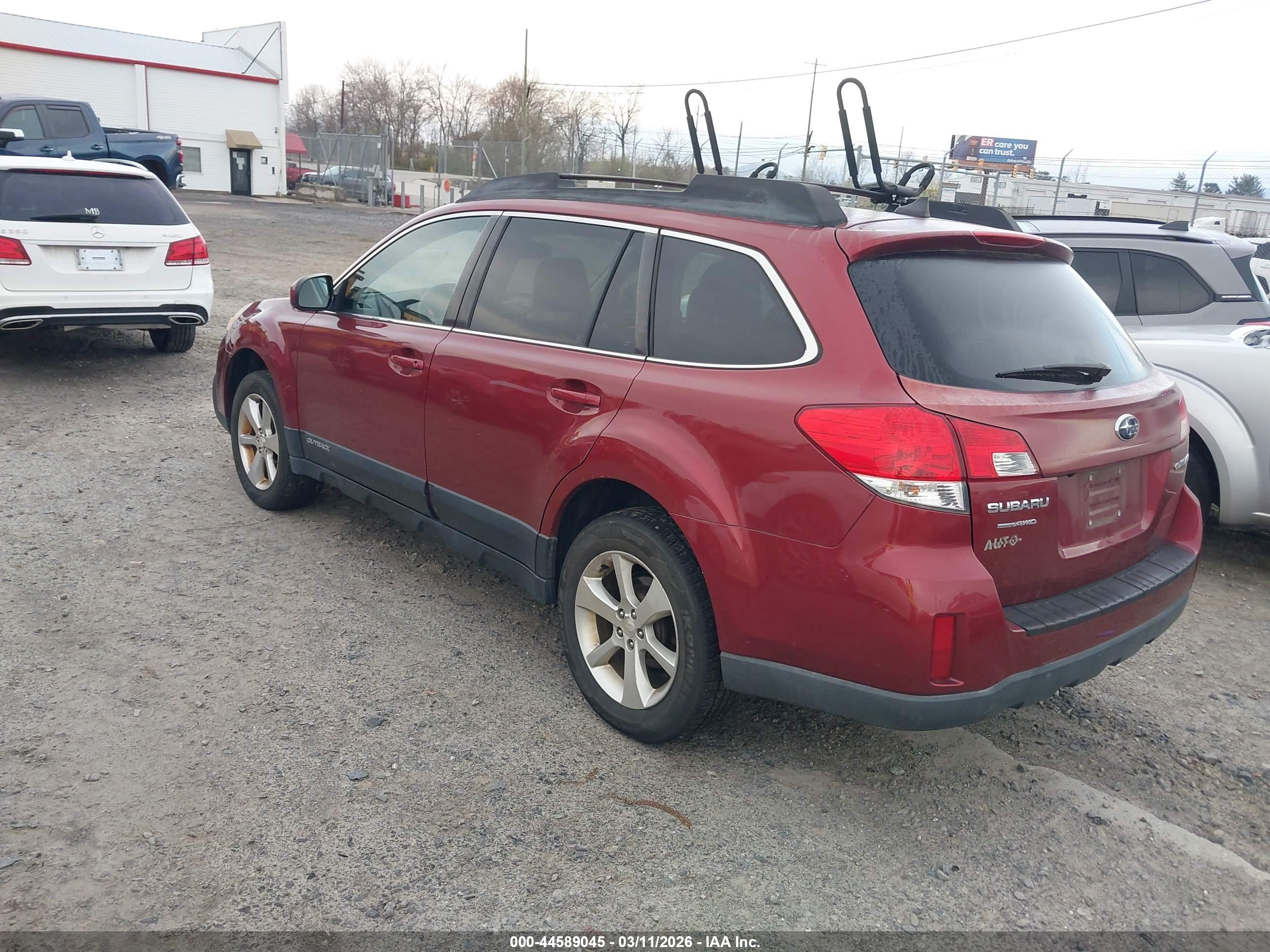 SUBARU OUTBACK image 3