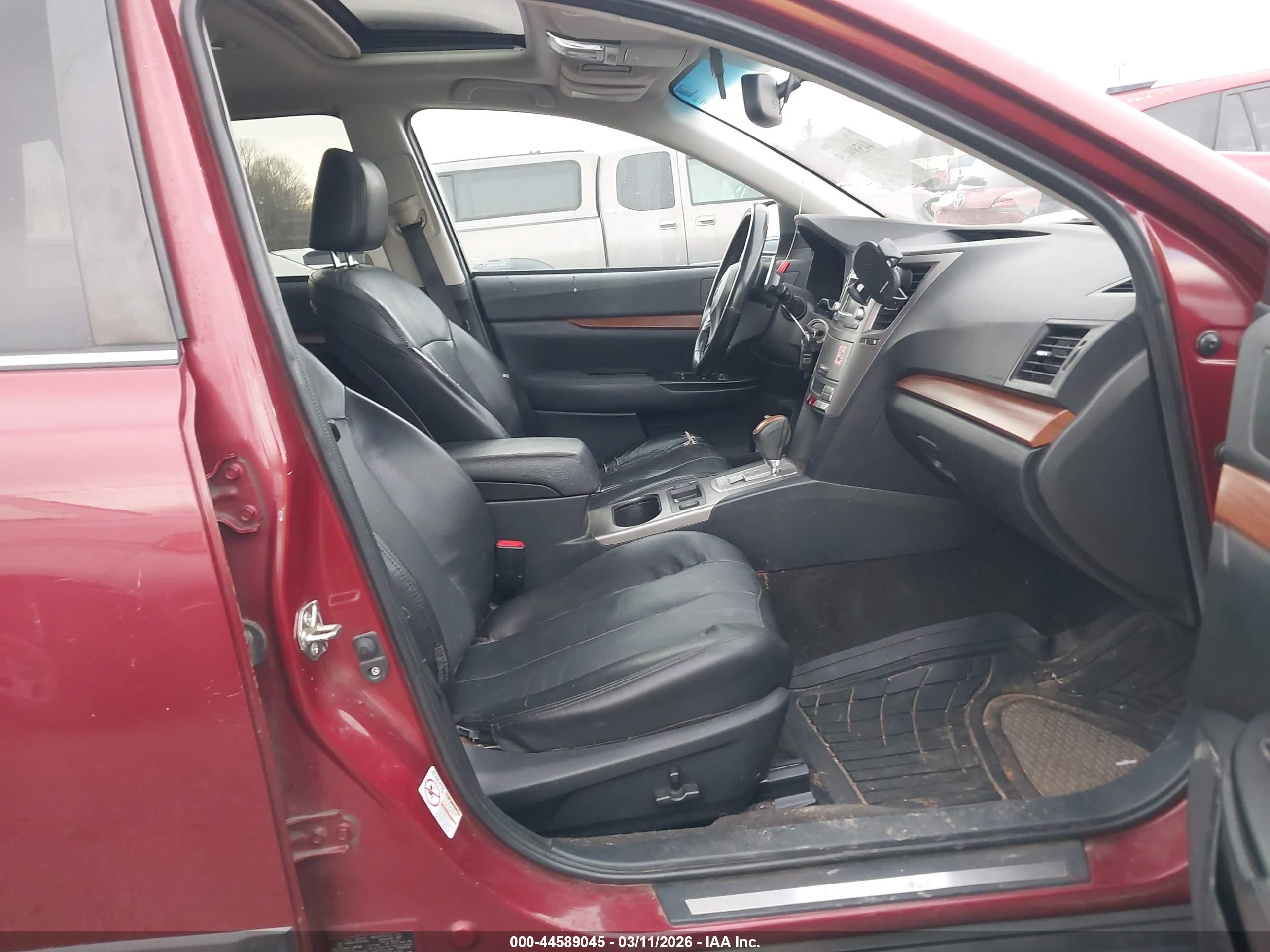 SUBARU OUTBACK image 5