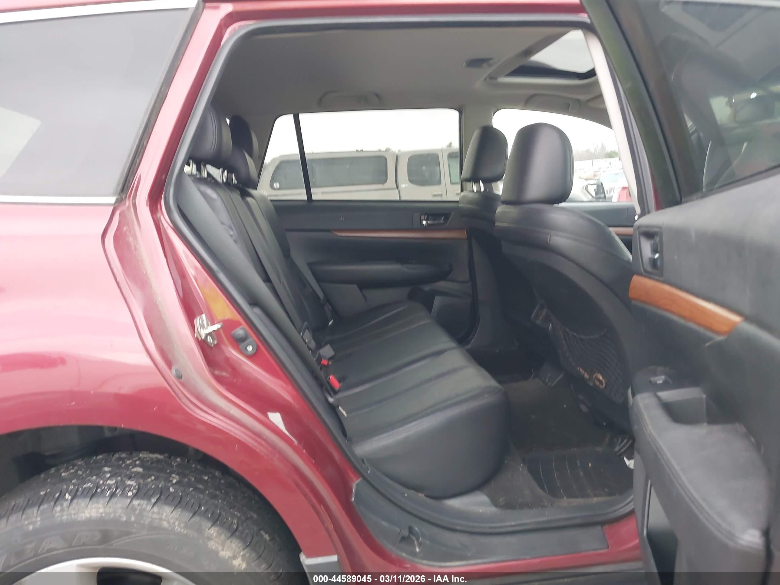 SUBARU OUTBACK image 8