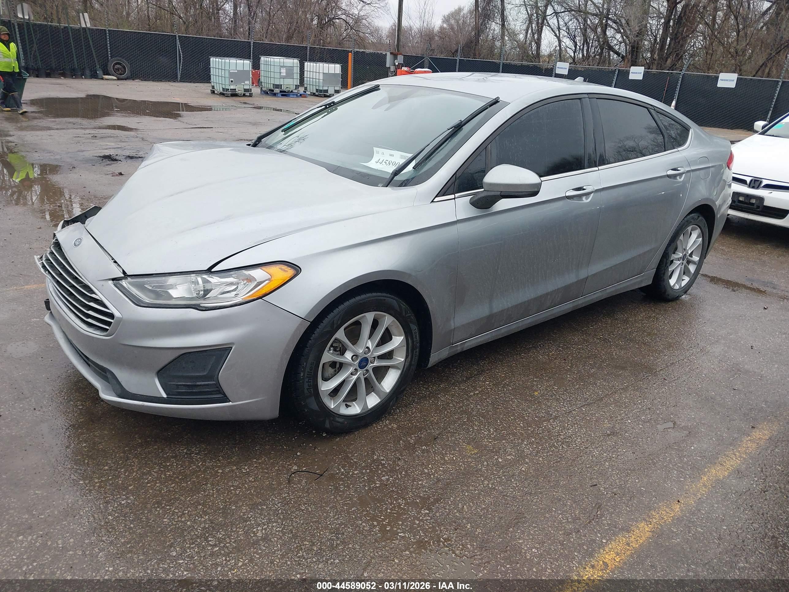 FORD FUSION image 2