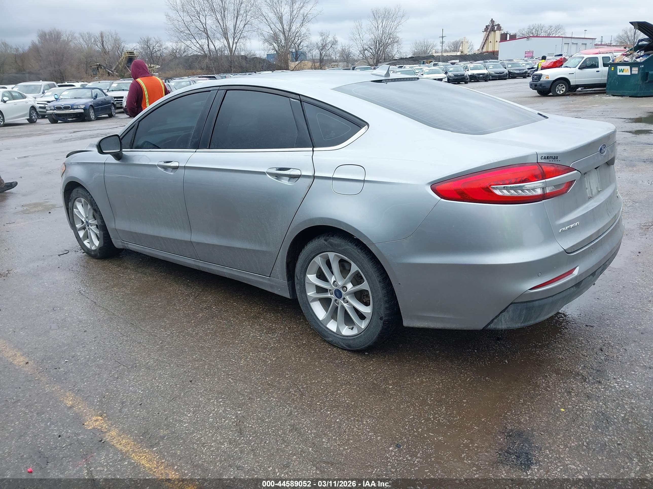 FORD FUSION image 3
