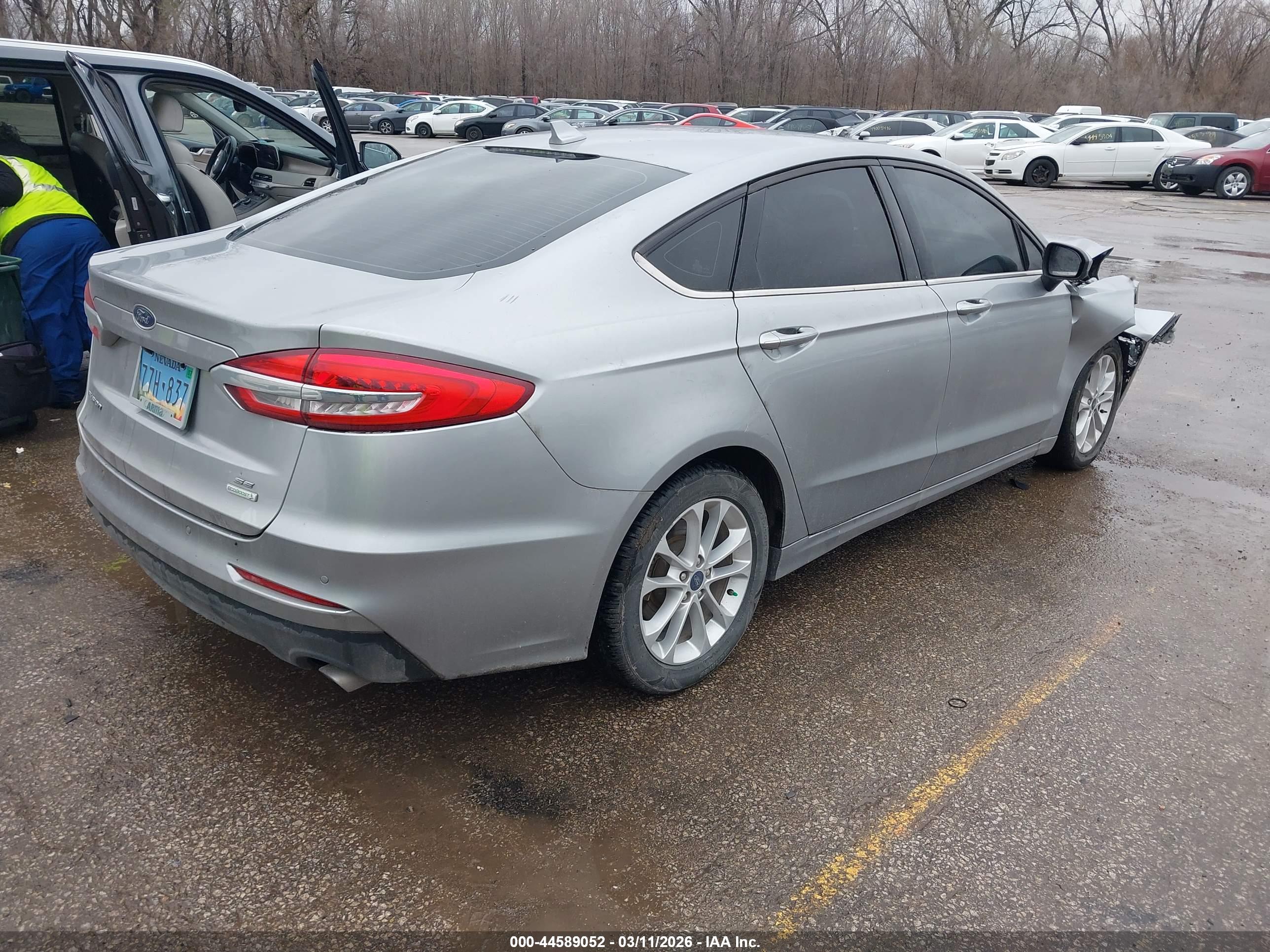 FORD FUSION image 4
