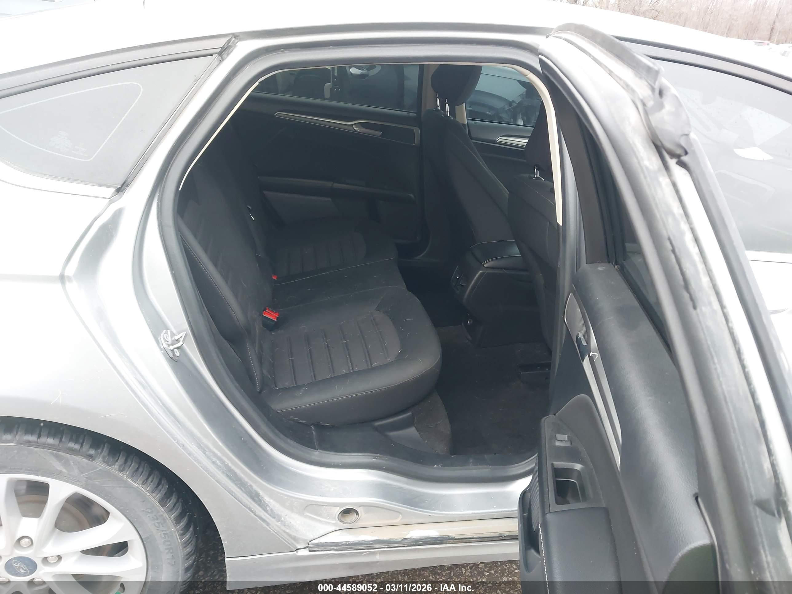 FORD FUSION image 8