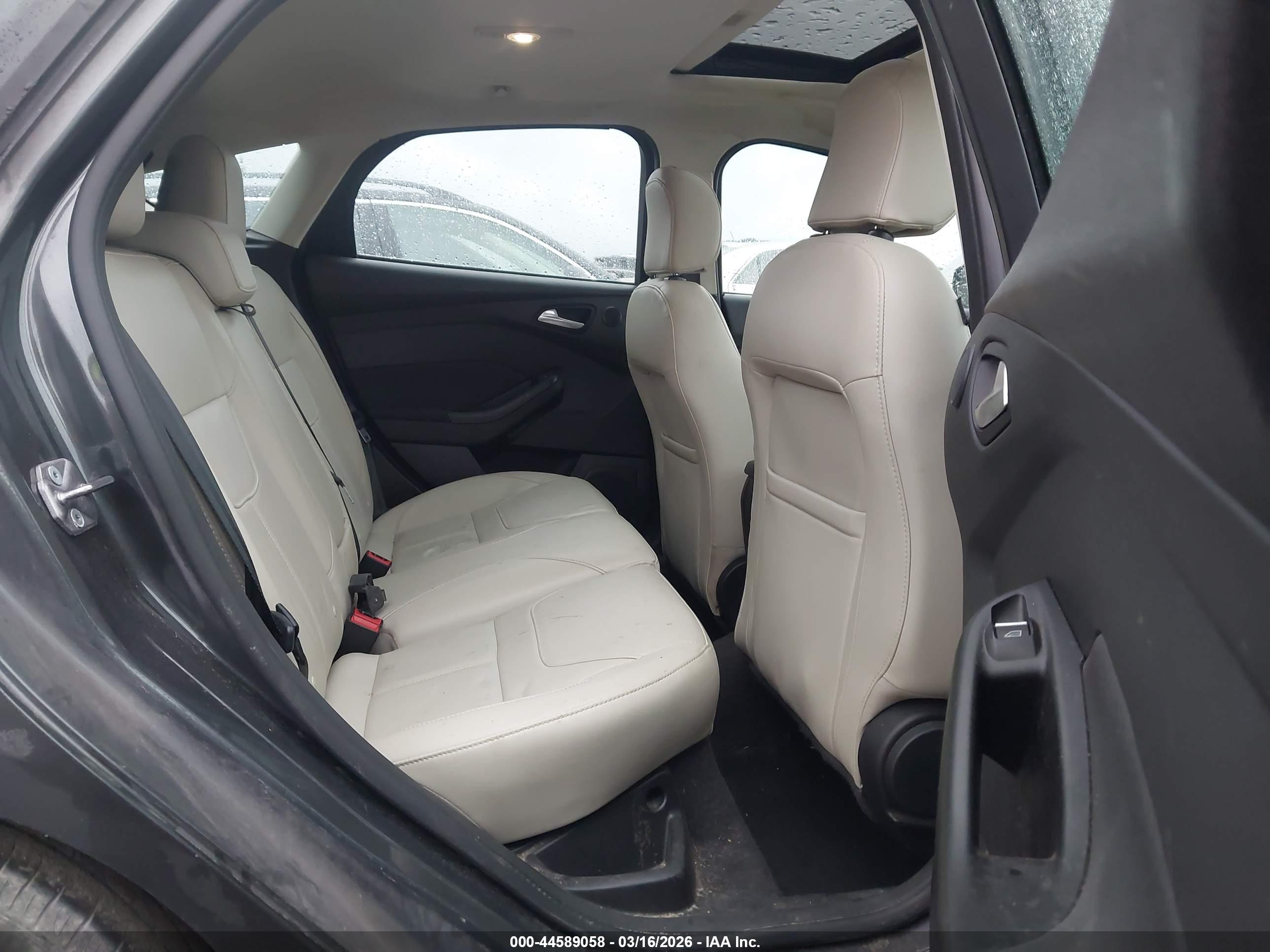 FORD FOCUS image 8