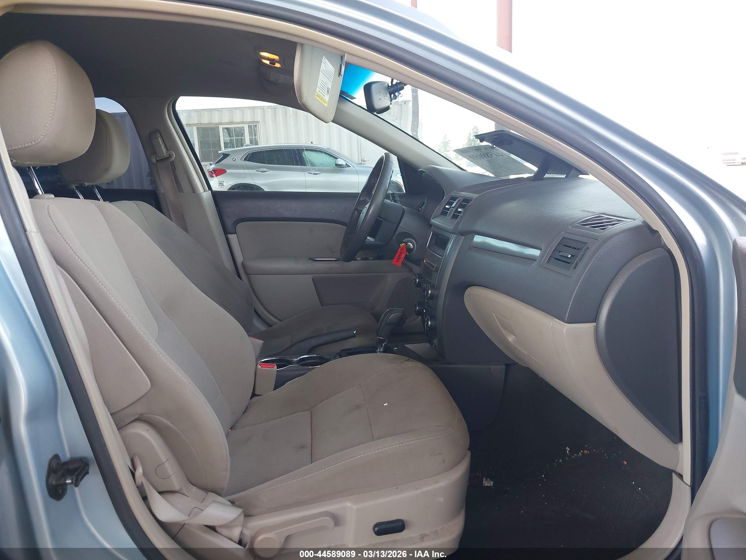 FORD FUSION image 5